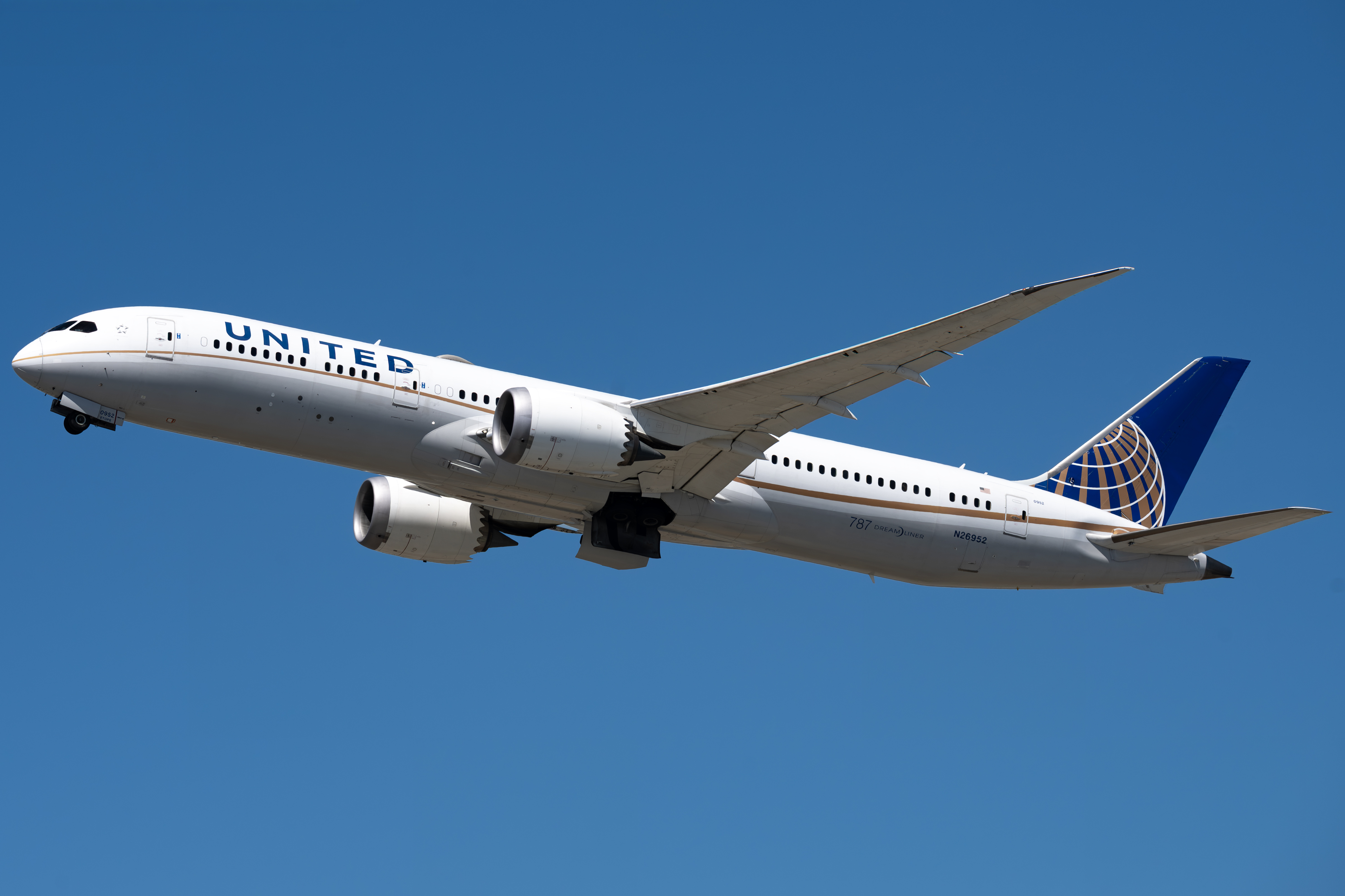 Full size: United Airlines Boeing 787-9 N26952 at San Francisco International Airport