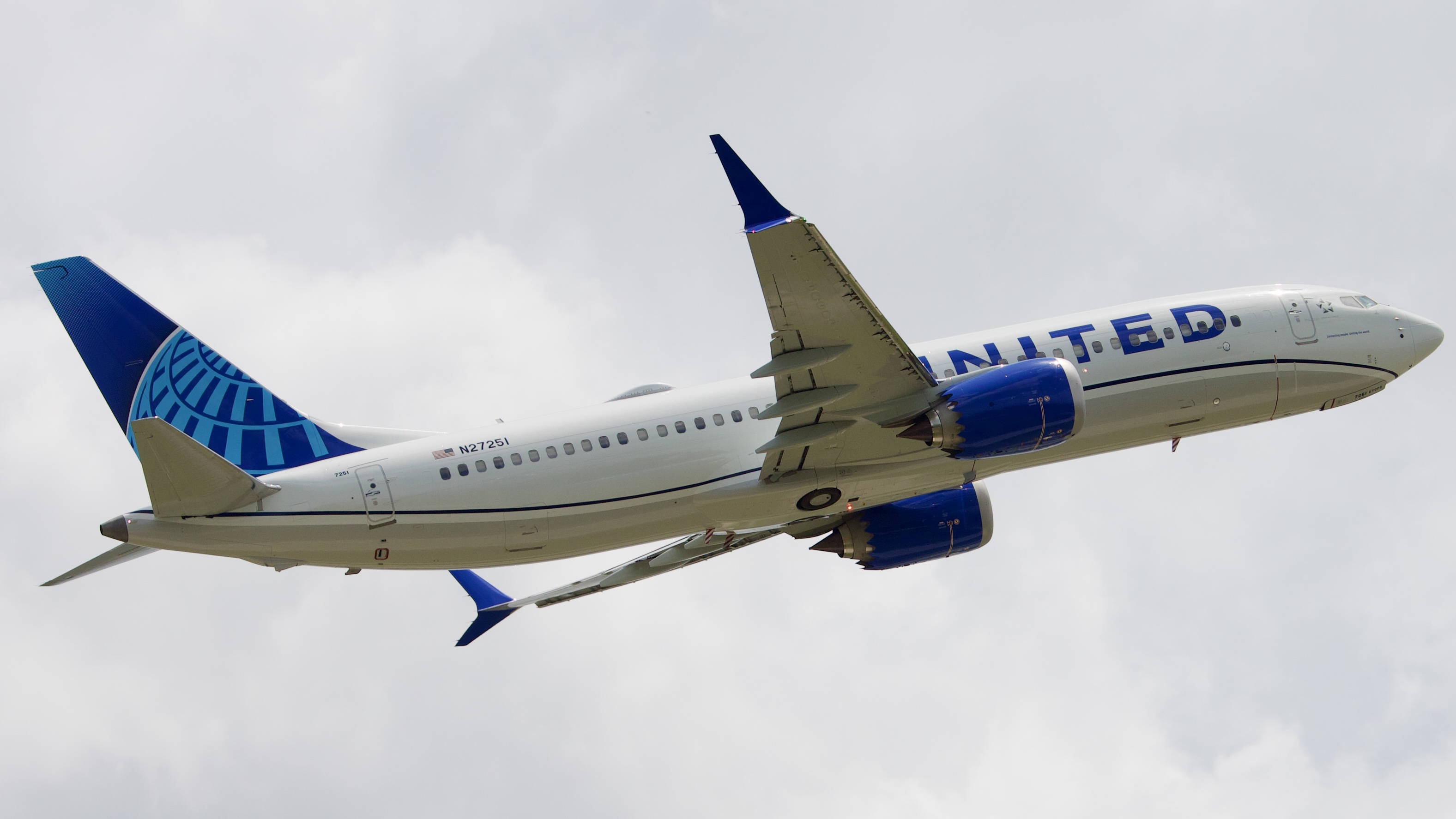 Full size: United Airlines Boeing 737 MAX 8 N27251 at Houston-George Bush Intercontinental Airport