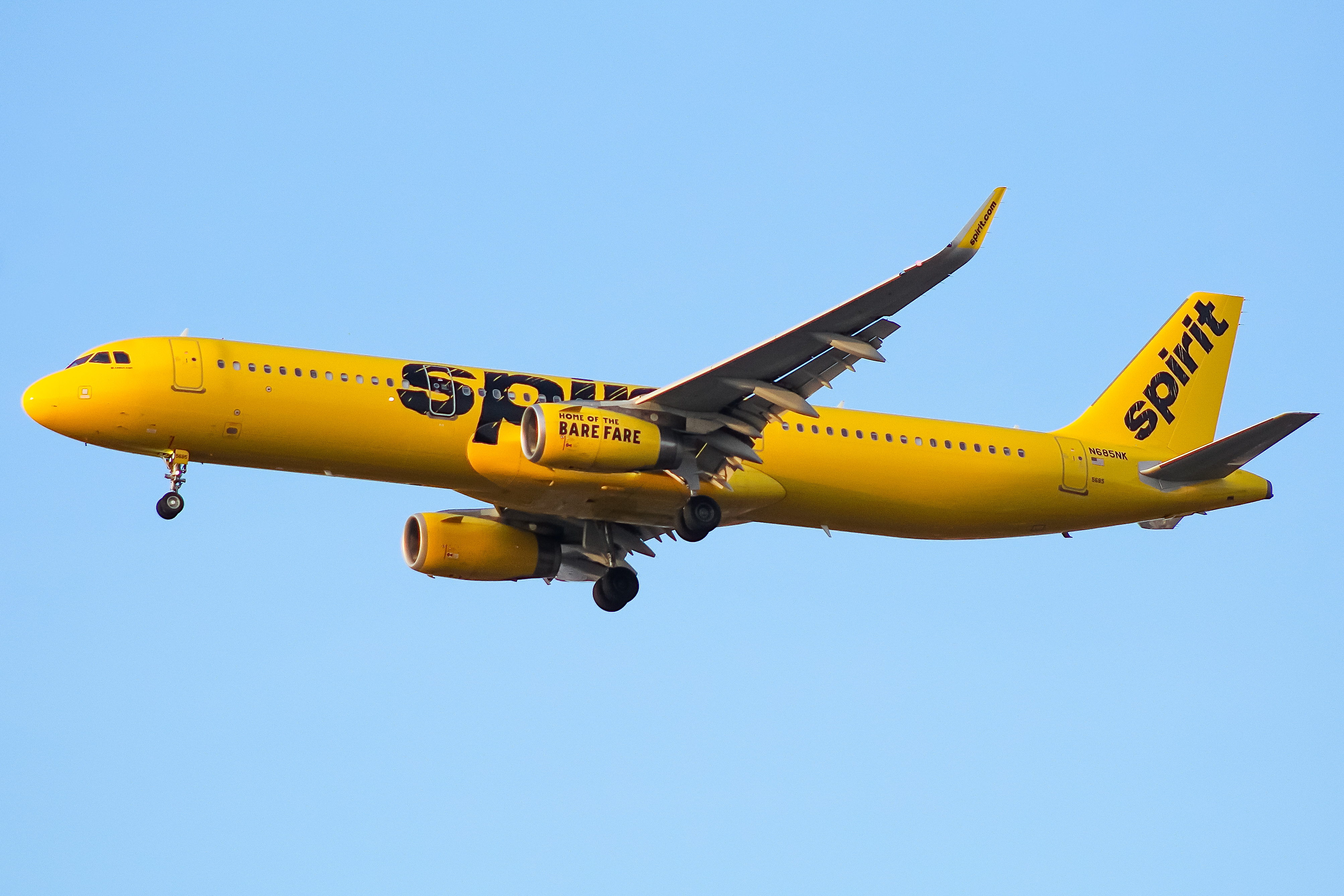 Full size: Spirit Airlines Airbus A321-200 N685NK at Chicago O'Hare International Airport