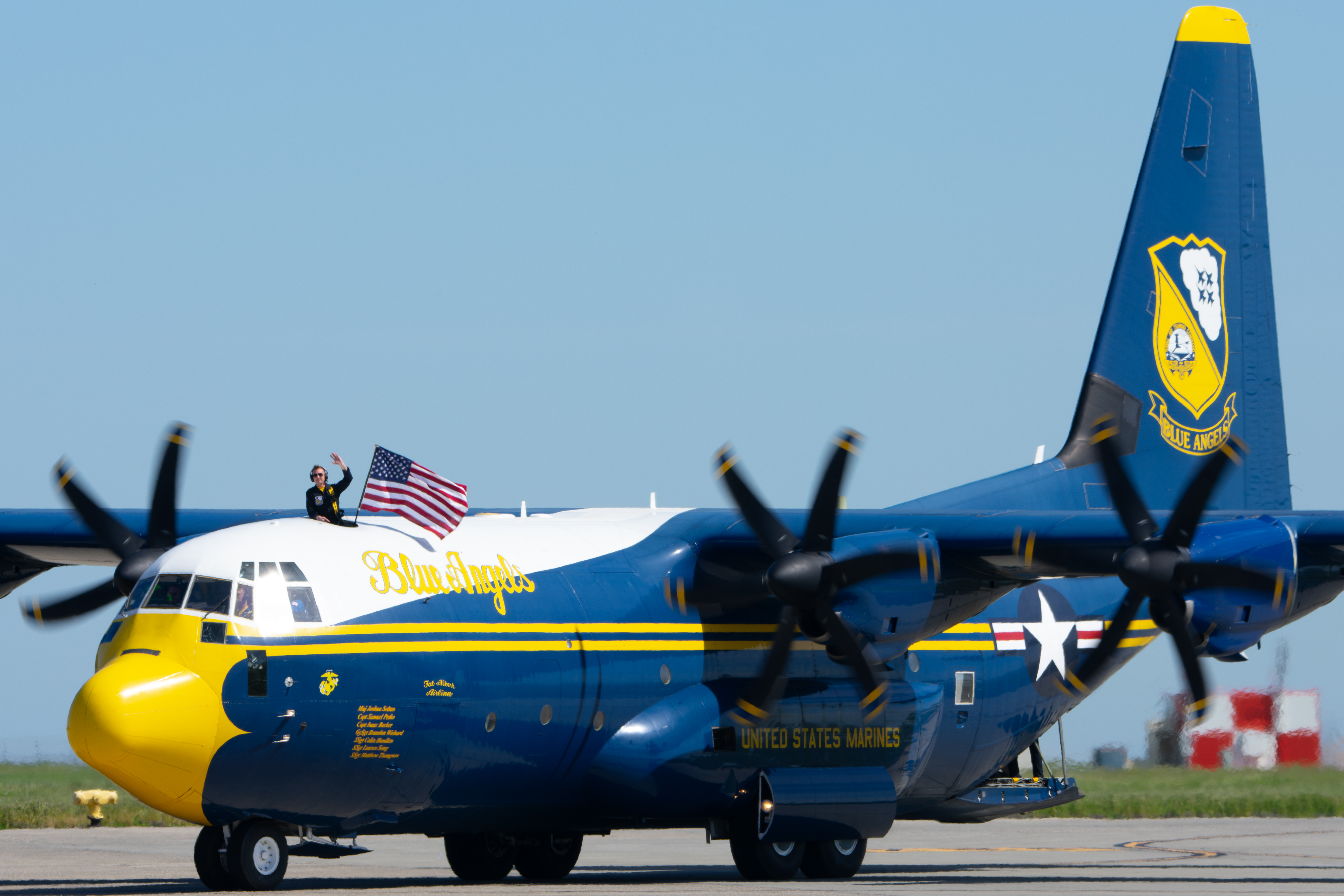 Full size: US Marine Corps Lockheed C-130J Hercules 170000 at Fairfield Travis Air Force Base