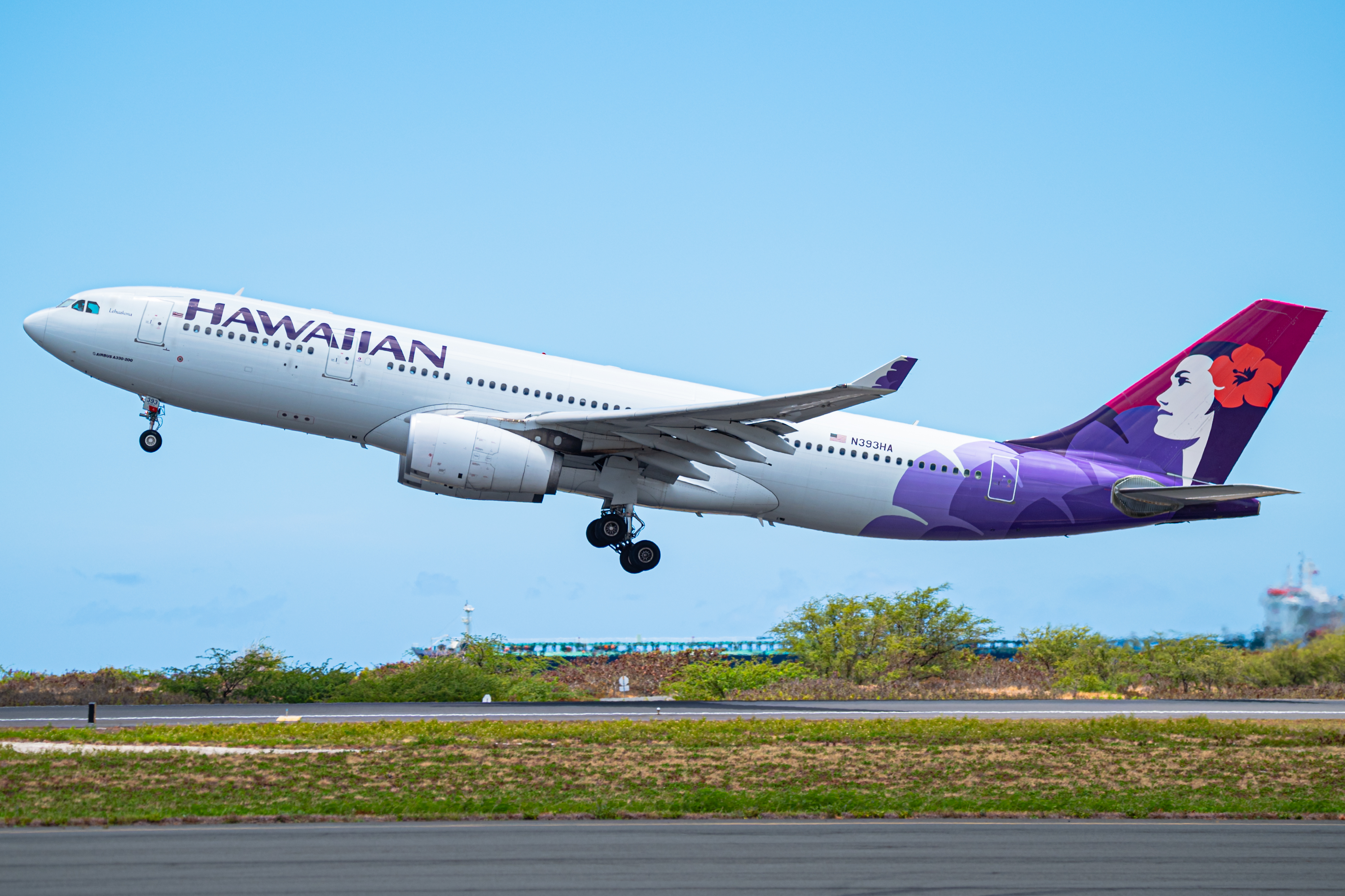 Full size: Hawaiian Airlines Airbus A330-200 N393HA at Daniel K Inouye International Airport