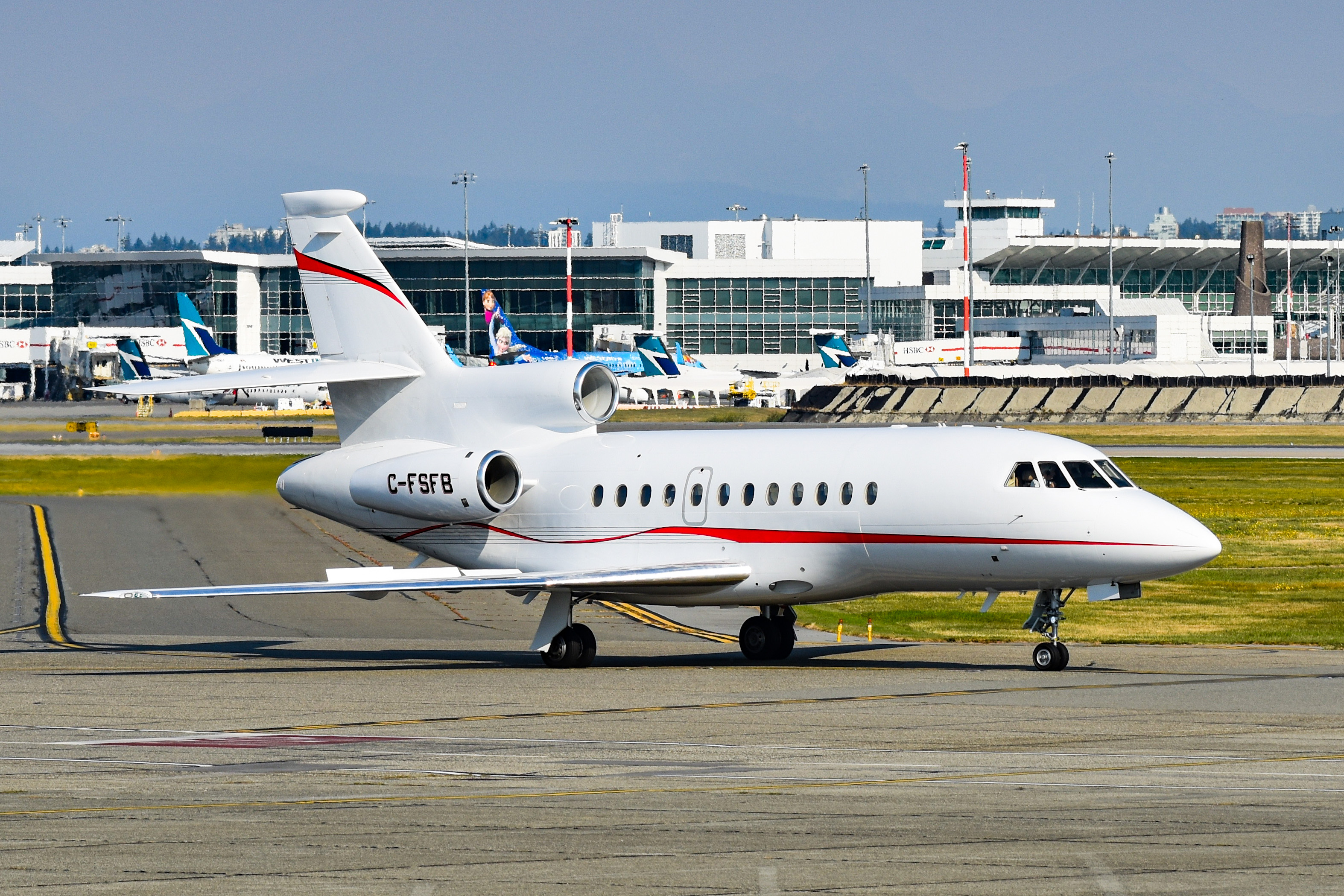 Full size: PRIVATE Dassault Falcon 900EX C-FSFB at Vancouver International Airport