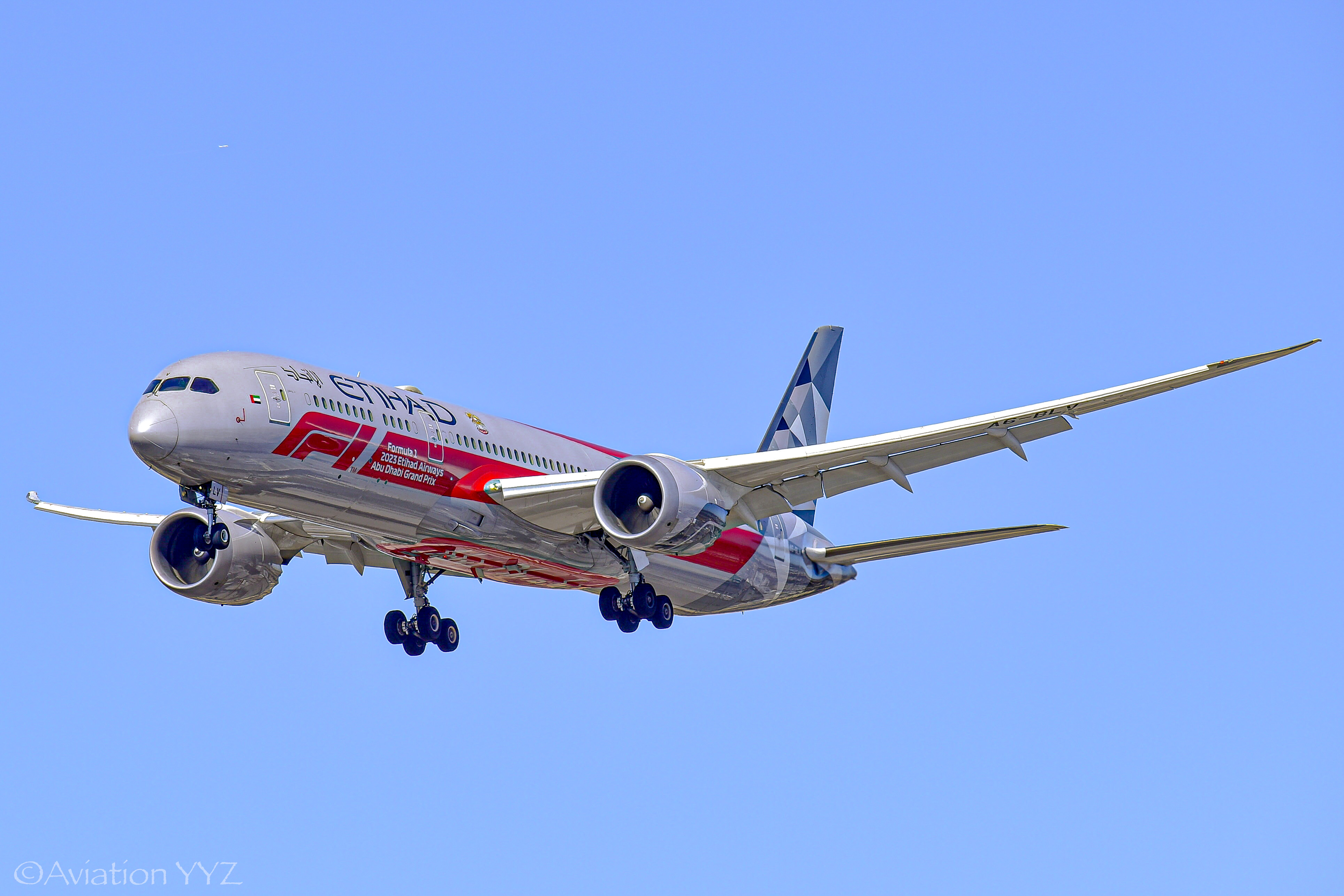 Full size: Etihad Airways Boeing 787-9 A6-BLV at Lester B Pearson International Airport