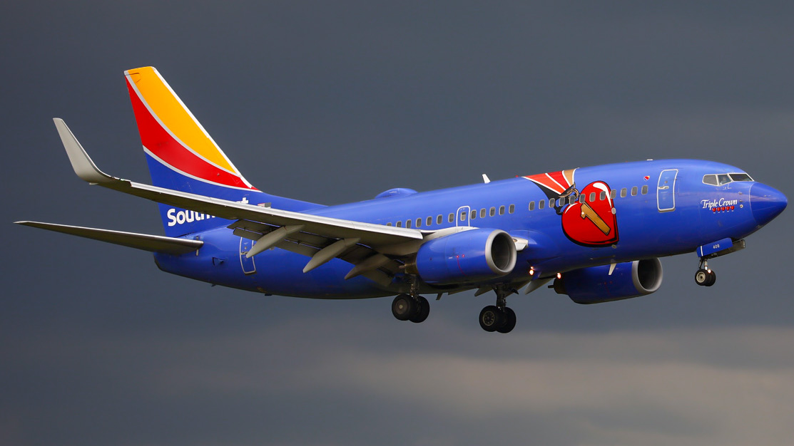 Full size: Southwest Airlines Boeing 737-700 N409WN at Orlando International Airport