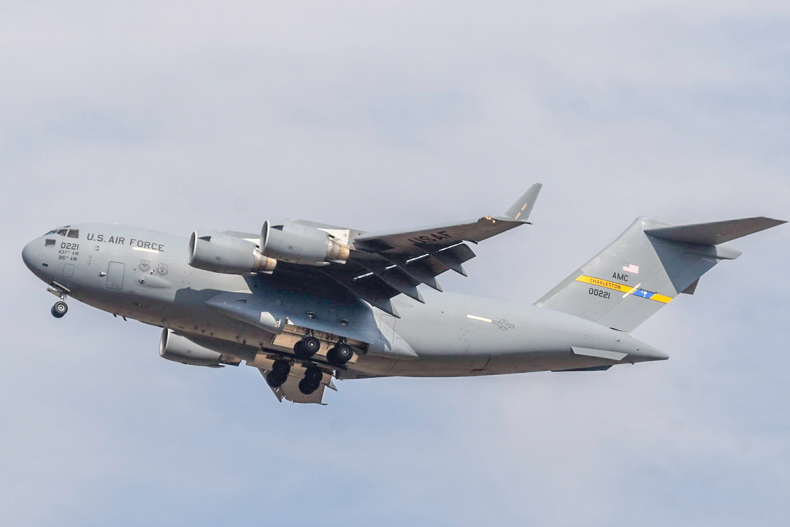 Full size: USAF - United States Air Force Boeing C-17 Globemaster III 00221 at Tel Aviv-Ben Gurion Airport