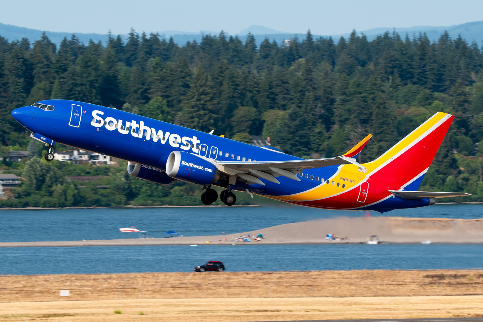 Full size: Southwest Airlines Boeing 737 MAX 8 N8918Q at Portland International Airport