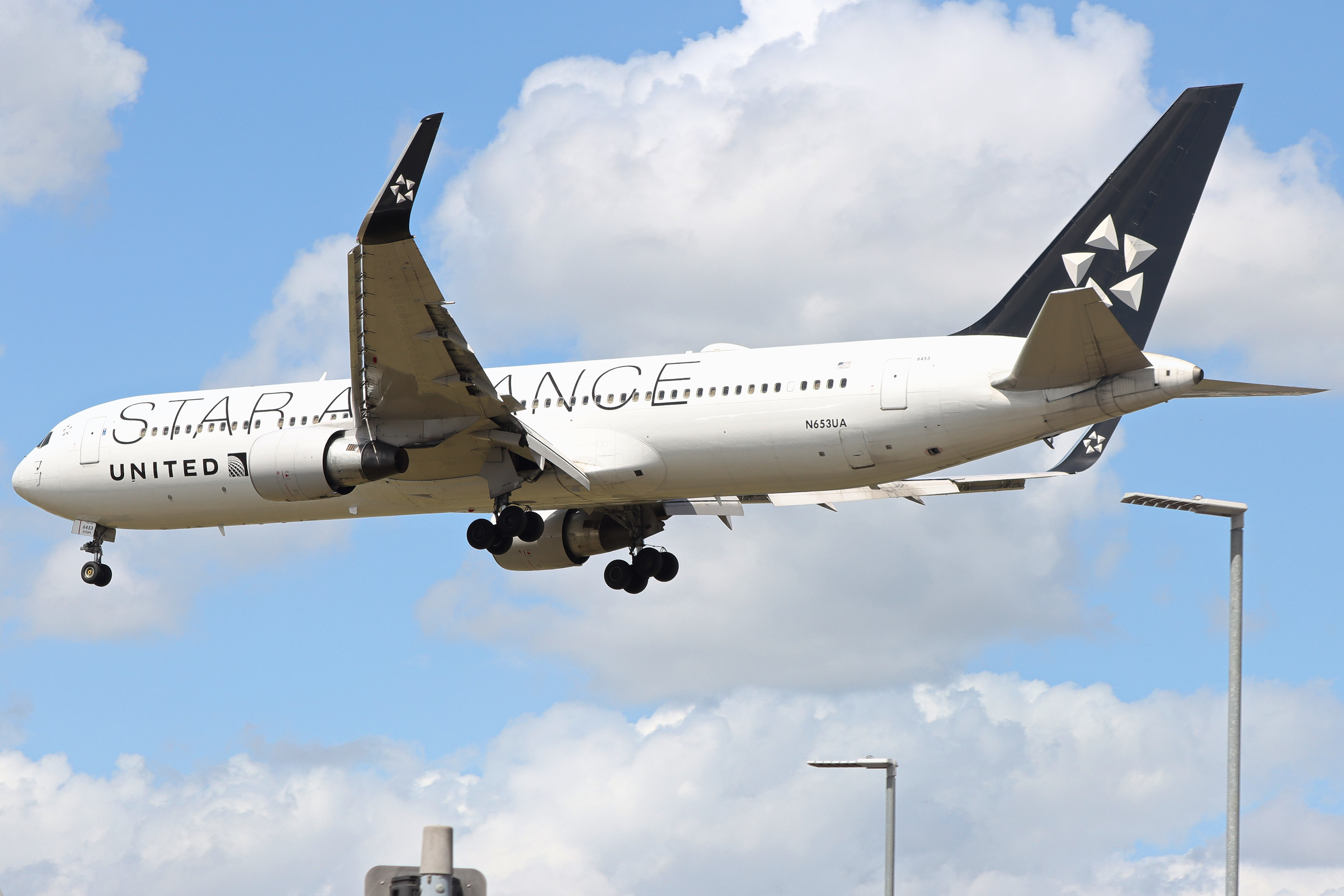 Full size: United Airlines Boeing 767-300 N653UA at London Heathrow International Airport