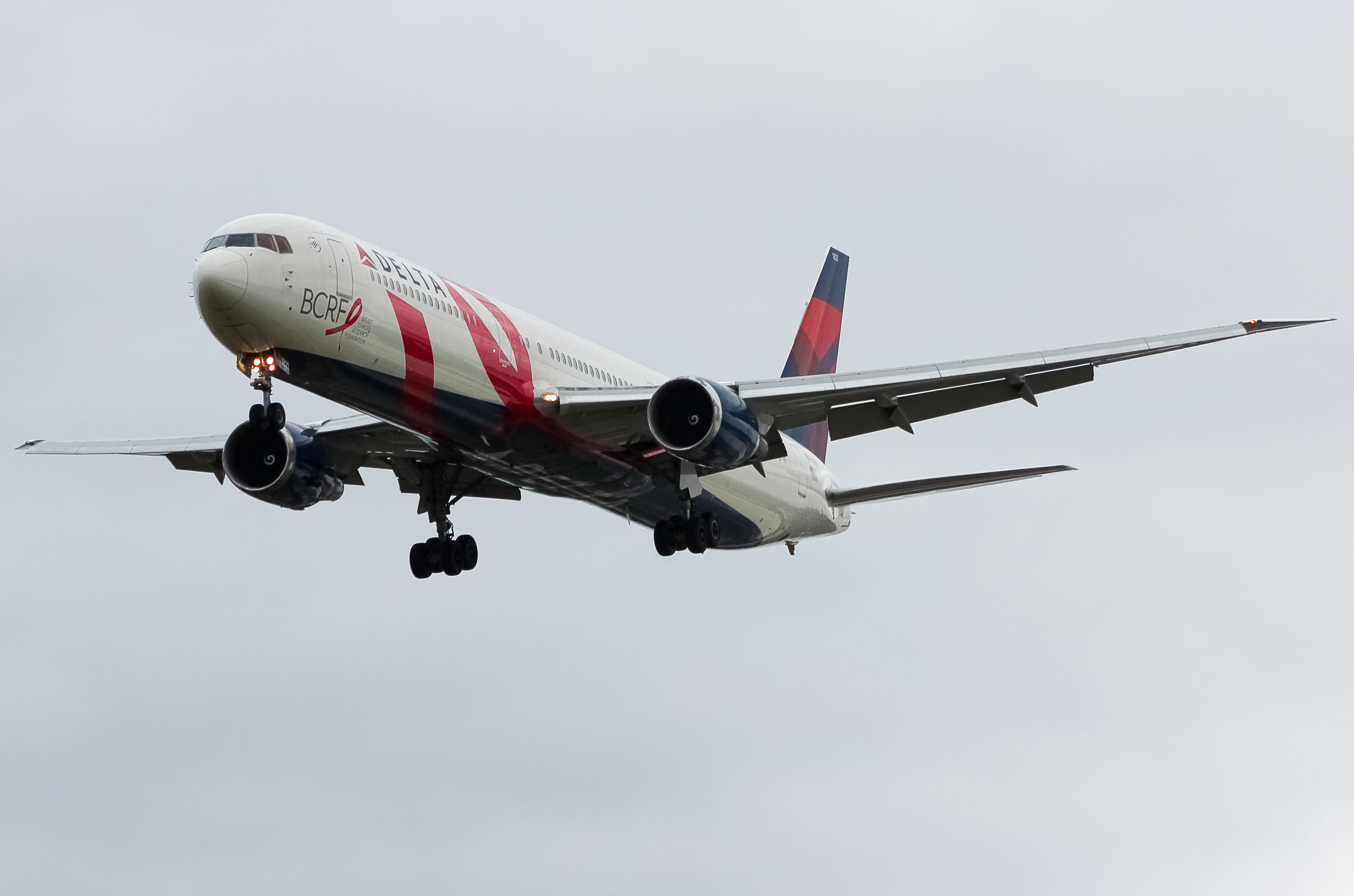 Full size: Delta Airlines Boeing 767-400ER N845MH at Cincinnati/Northern Kentucky International Airport