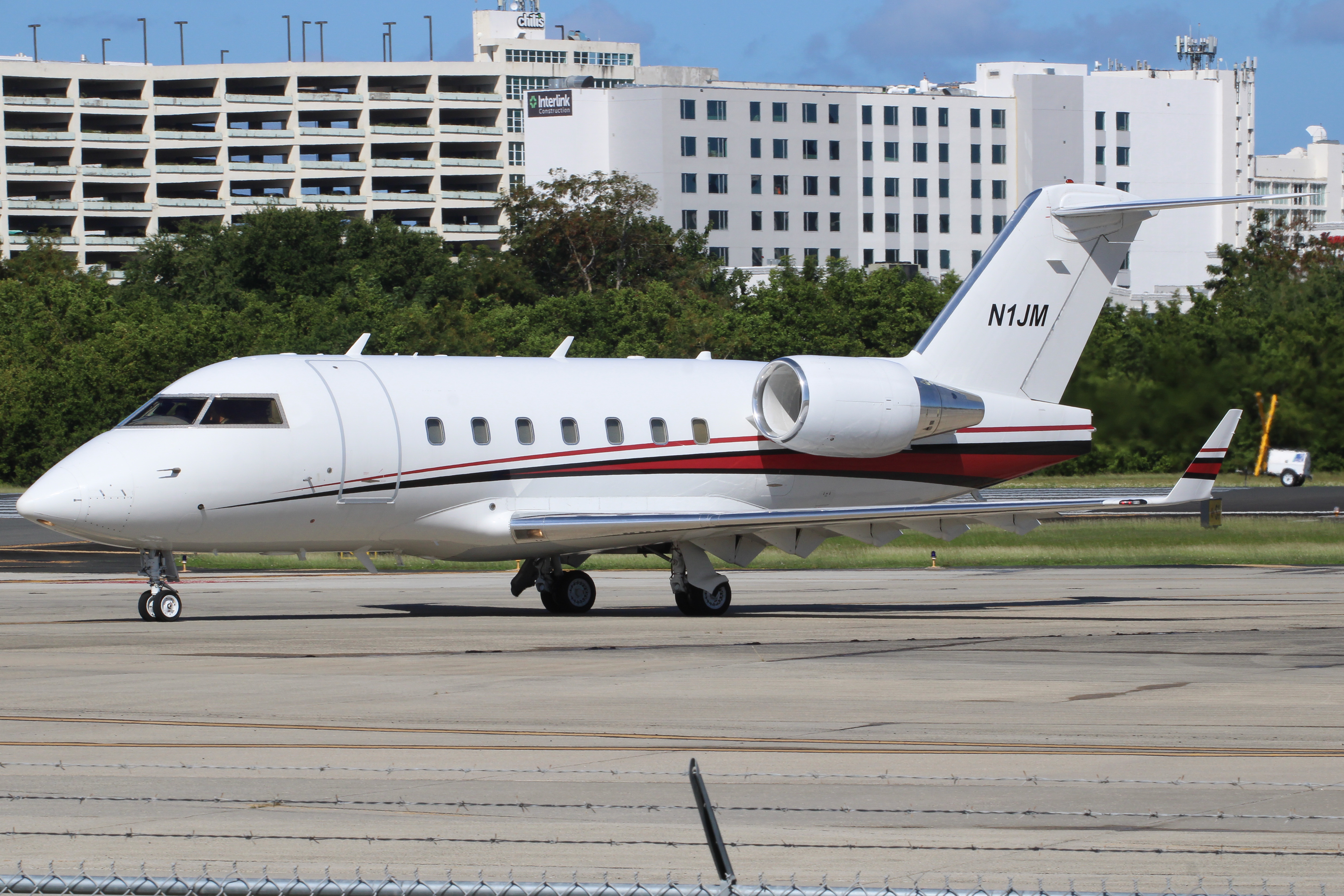 Full size: PRIVATE Challenger 601 N1JM at San Juan Luis Munoz Marin International Airport