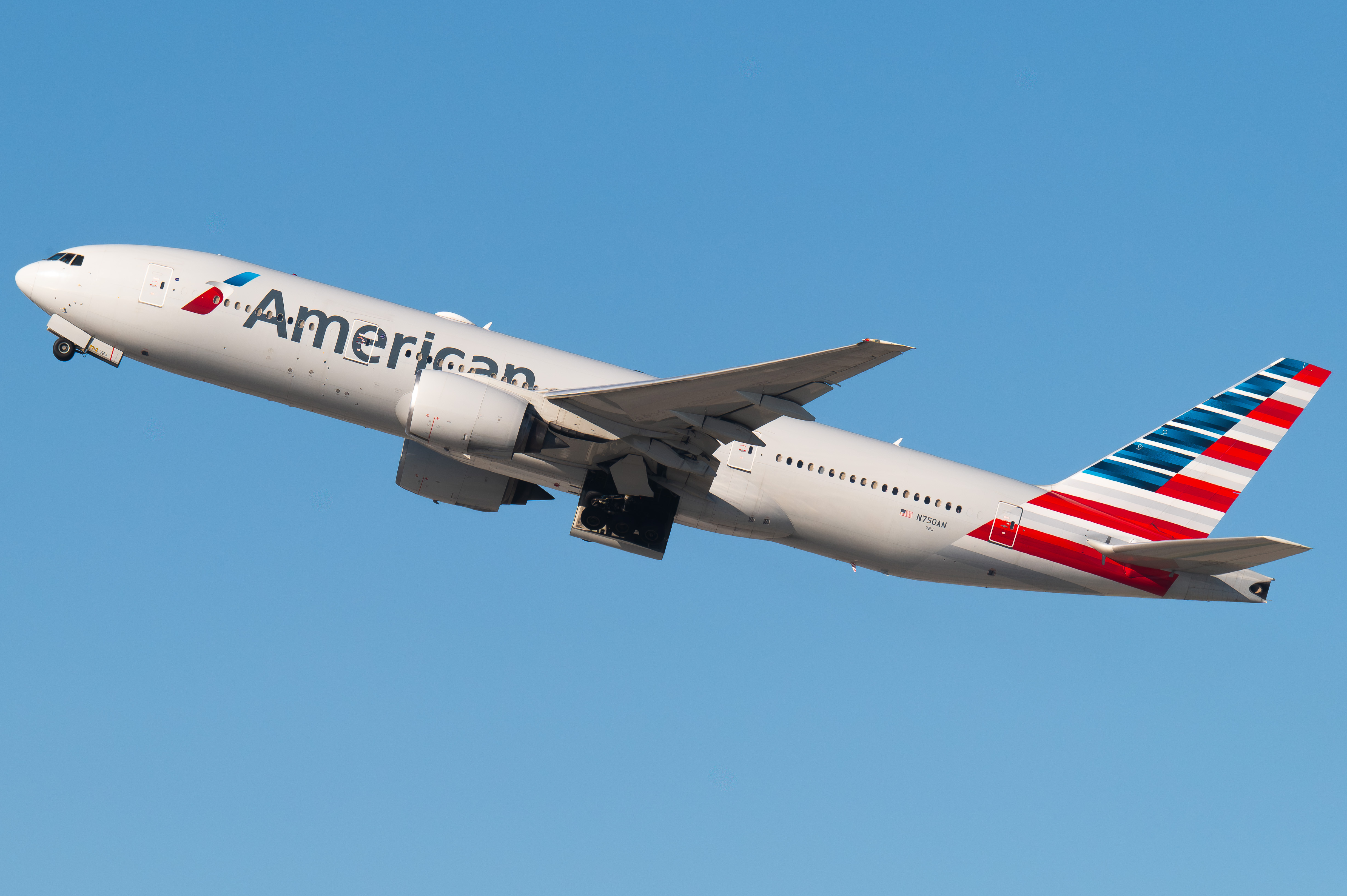 Full size: American Airlines Boeing 777-200ER N750AN at Los Angeles International Airport