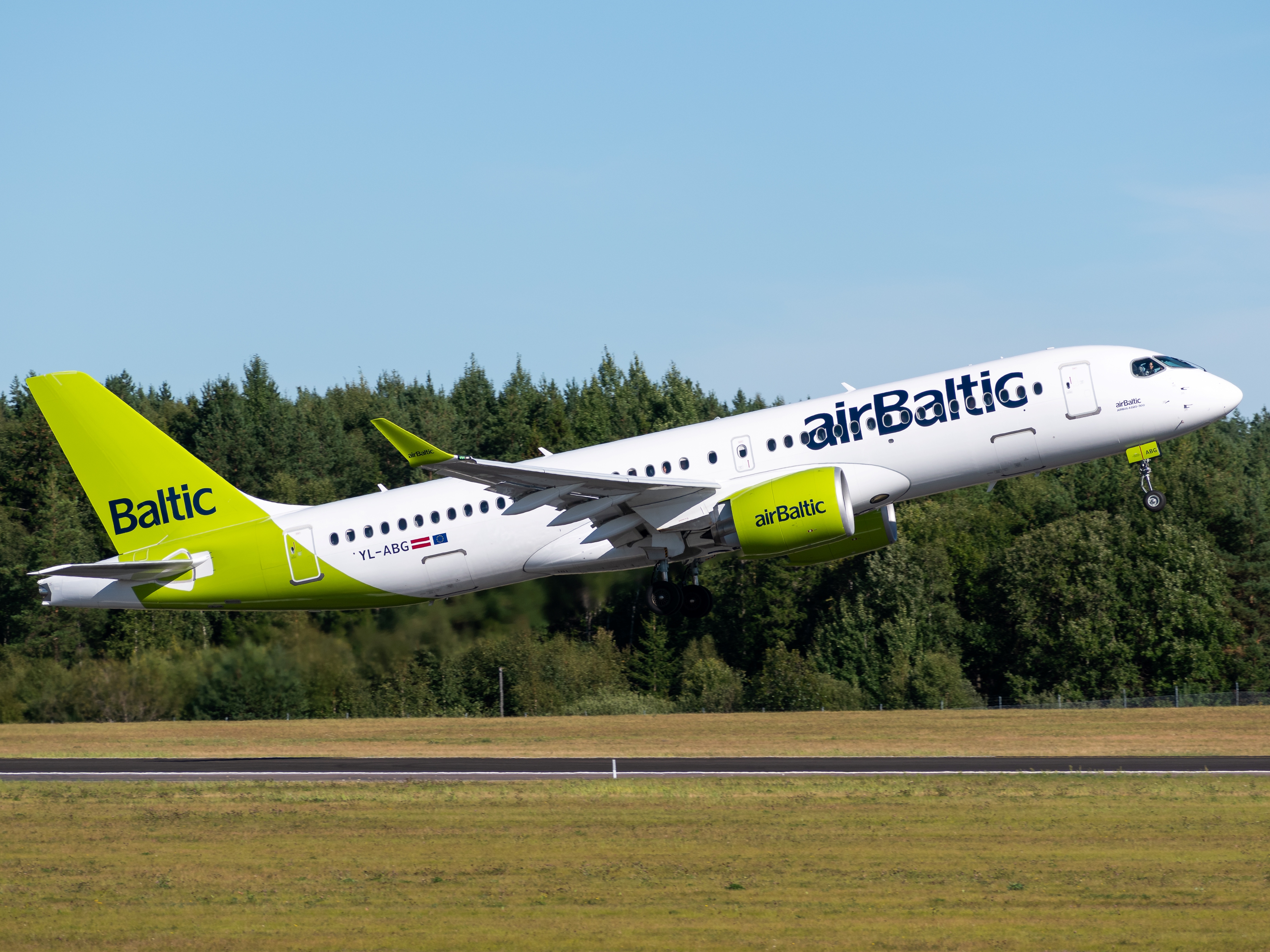 Full size: Air Baltic Airbus A220-300 YL-ABG at Stockholm Arlanda Airport