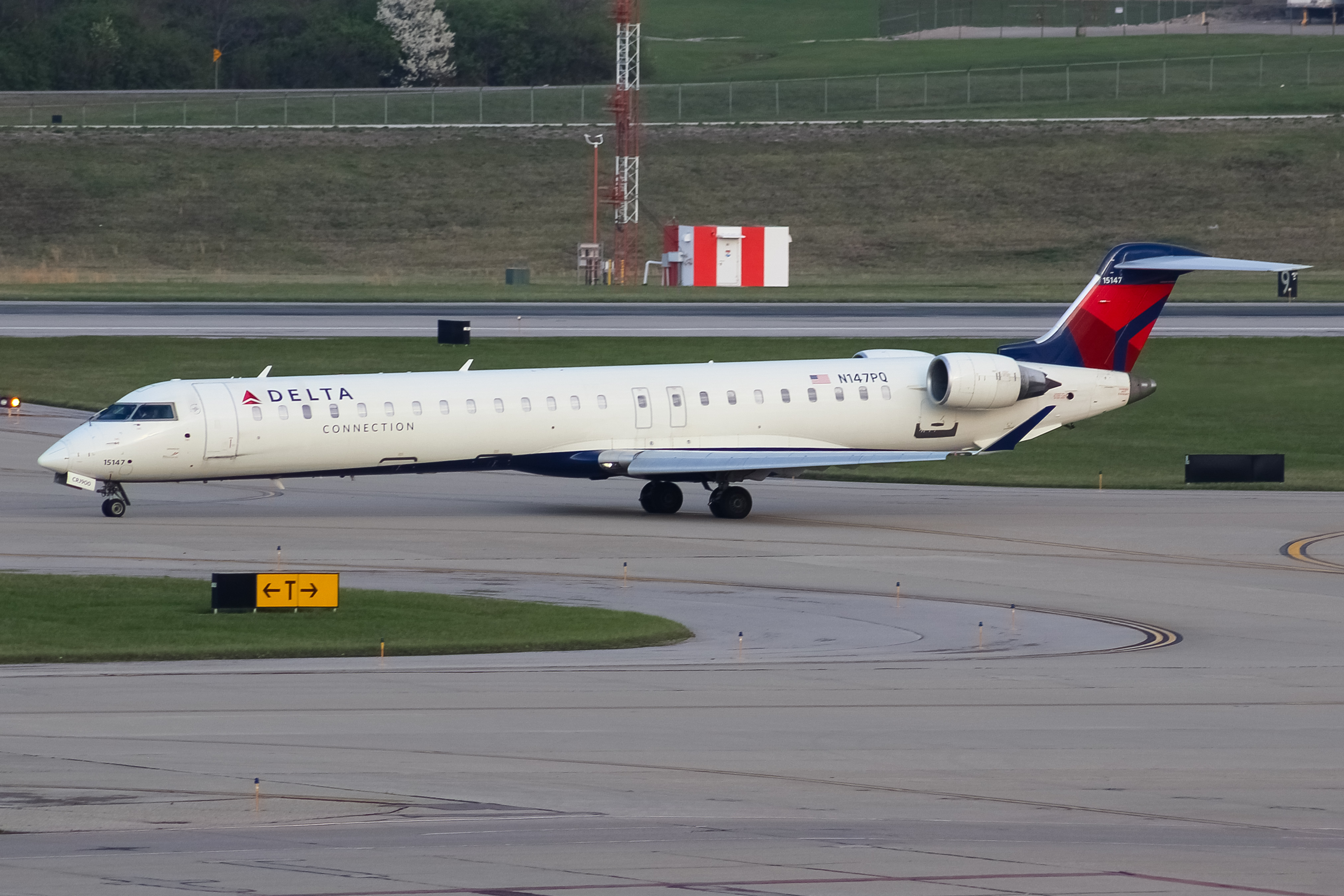 Full size: Delta Airlines Mitsubishi CRJ-900 N147PQ at Cincinnati/Northern Kentucky International Airport