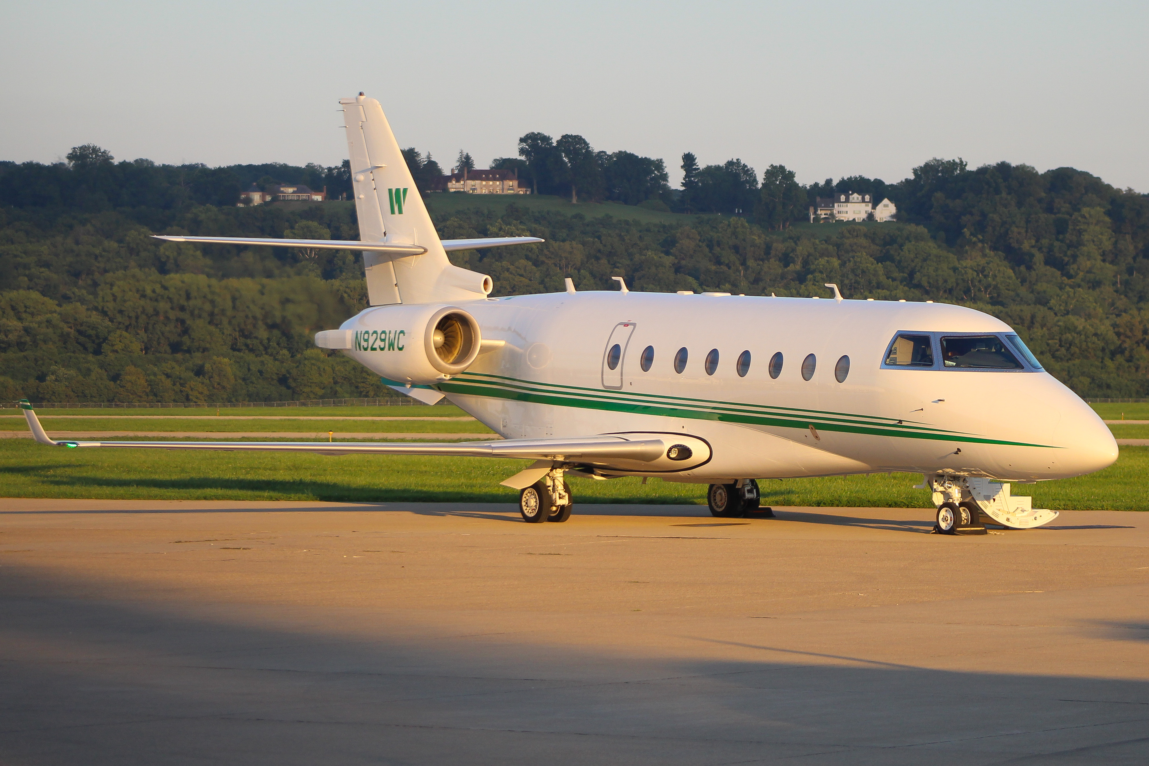 Full size: PRIVATE Gulfstream G200  N929WC at Cincinnati Municipal Airport/Lunken Field