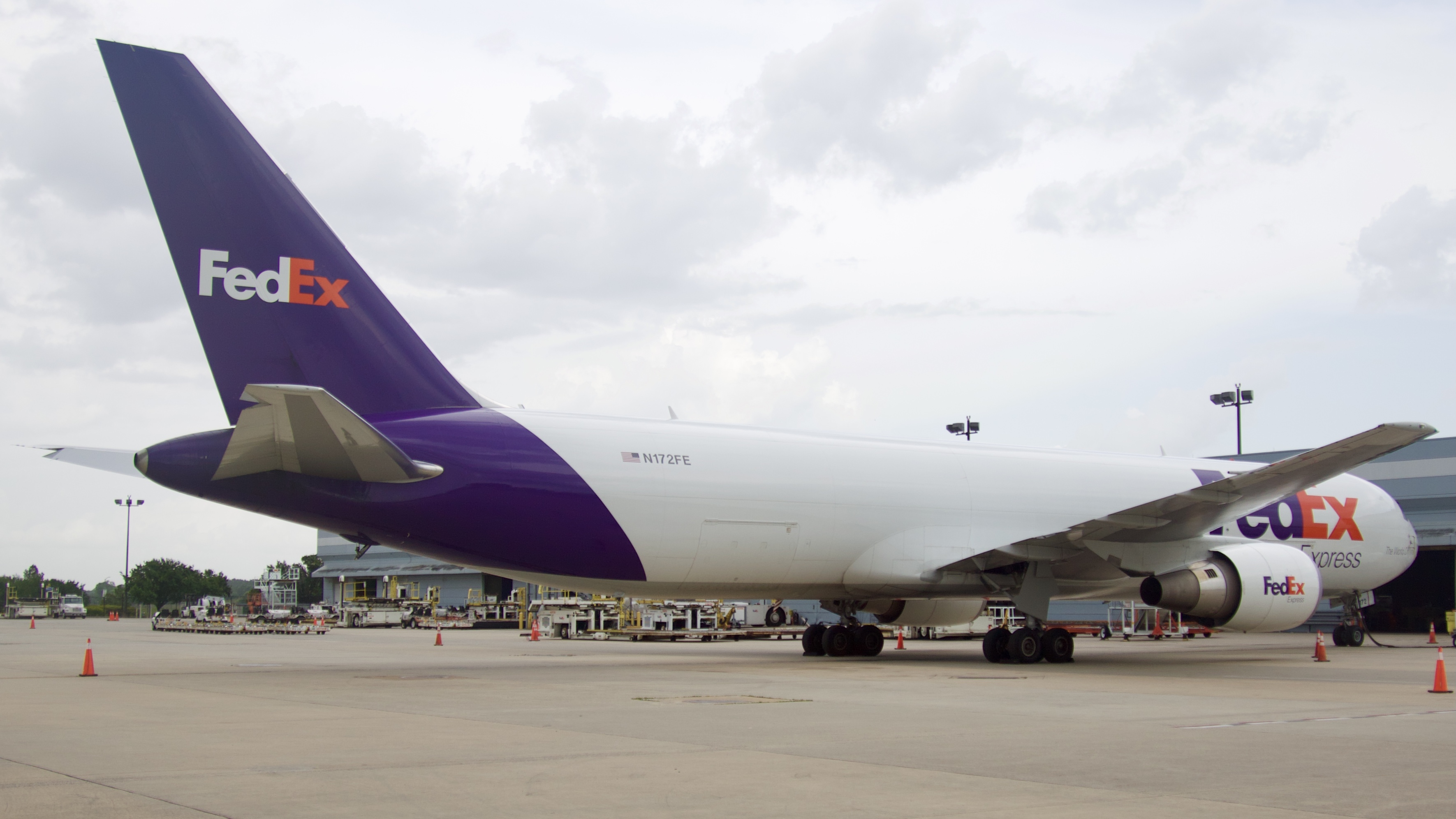 Full size: FedEx Boeing 767-300F N172FE at Houston-George Bush Intercontinental Airport