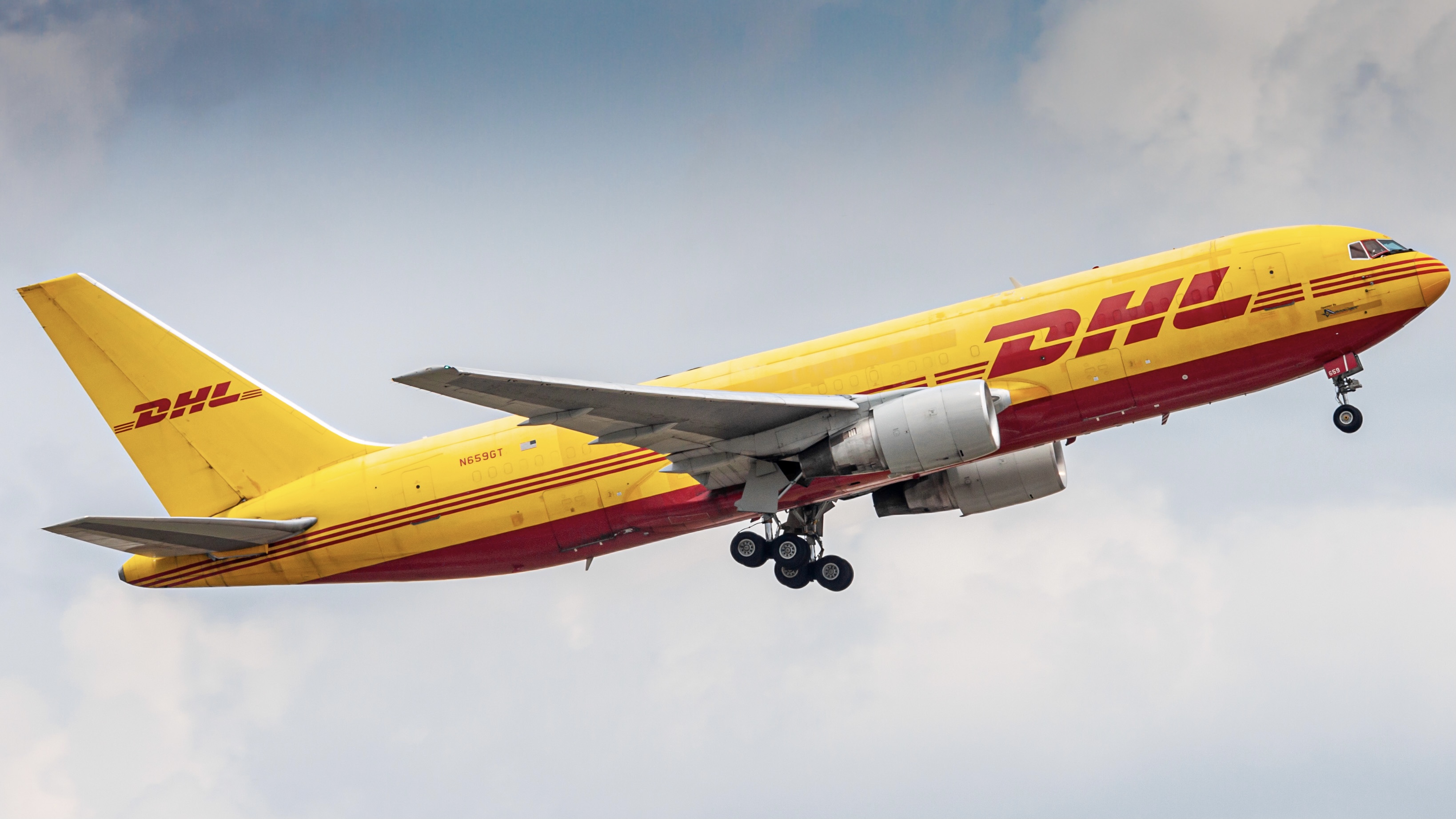 Full size: DHL Boeing 767-200F N659GT at Houston-George Bush Intercontinental Airport