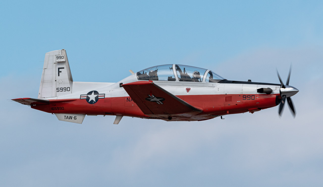 Full size: US Navy Beechcraft T-6 Texan II 165990 at Pamplona Airport