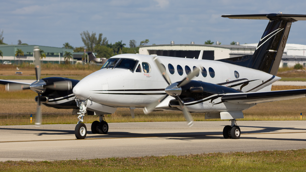Full size: PRIVATE Beechcraft King Air 350 C-GRGF at Naples Municipal Airport