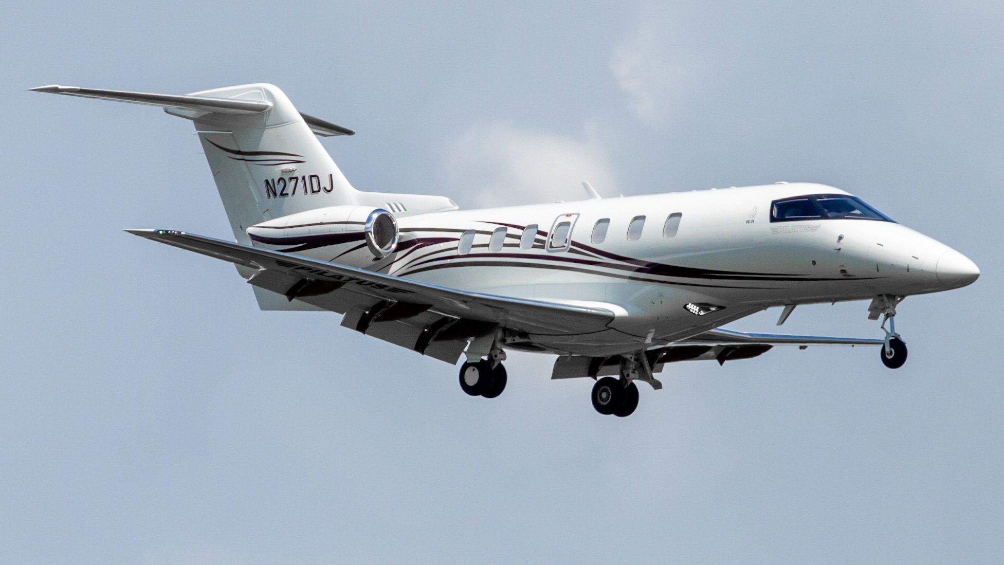 Full size: PRIVATE Pilatus PC-24 N271DJ at William P Hobby Airport