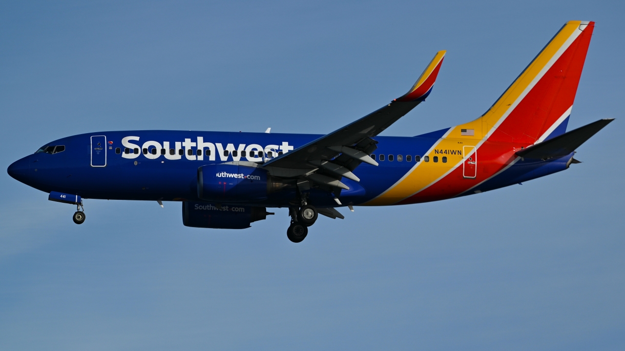 Full size: Southwest Airlines Boeing 737-700 N441WN at Ronald Reagan National Airport