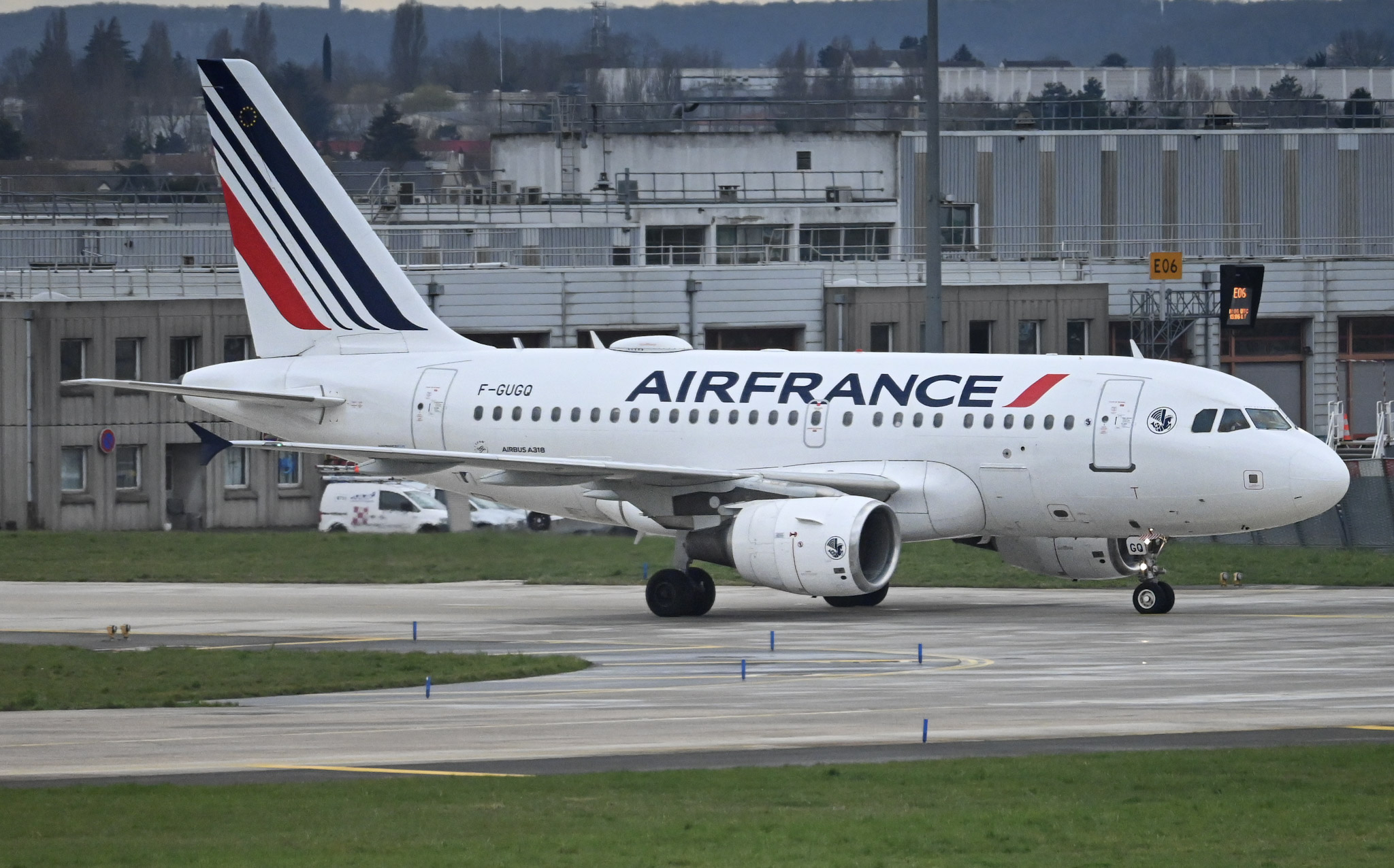 Full size: Air France Airbus A318 F-GUGQ at Paris Orly Airport