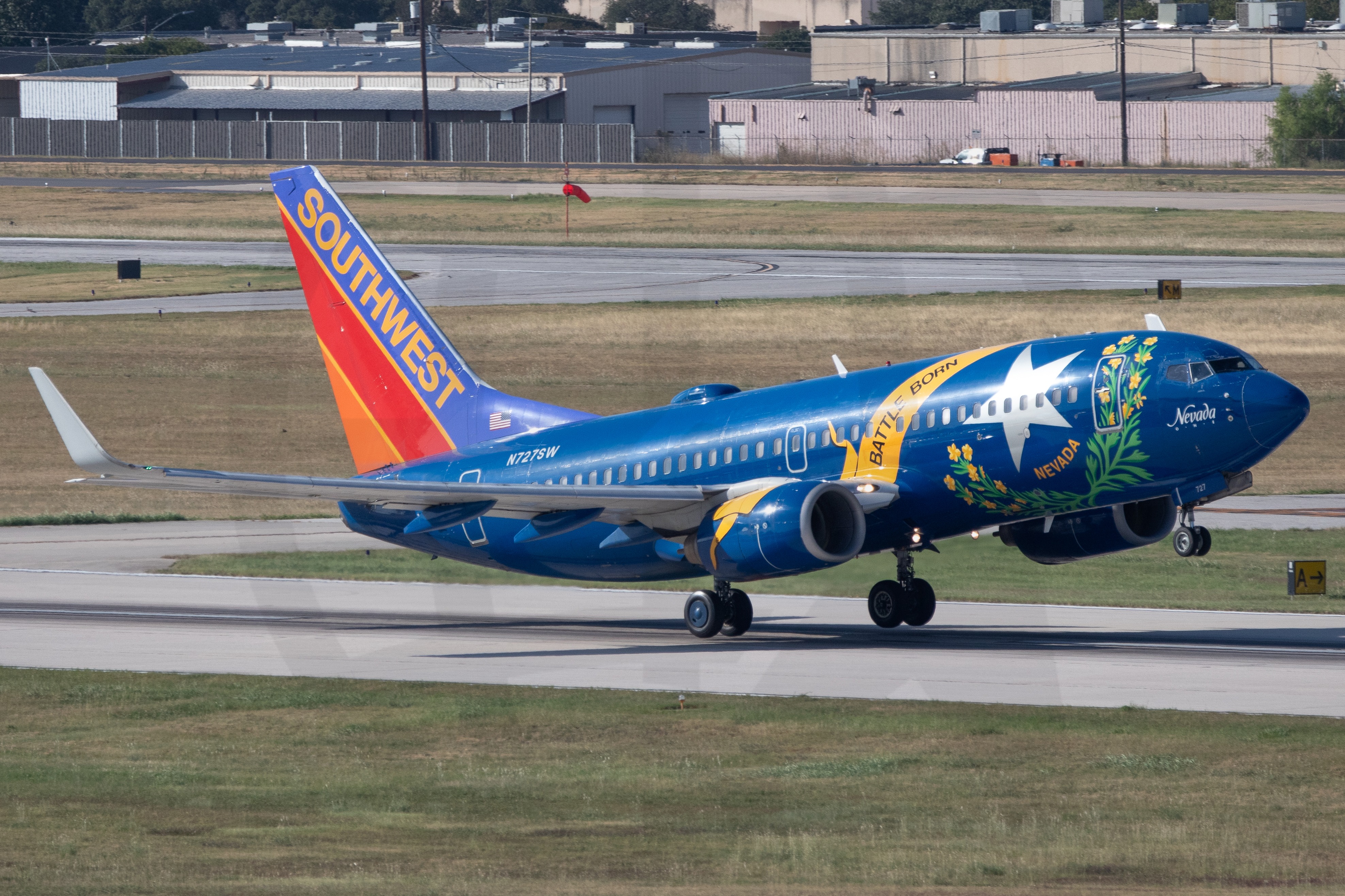 Full size: Southwest Airlines Boeing 737-700 N727SW at San Antonio International Airport