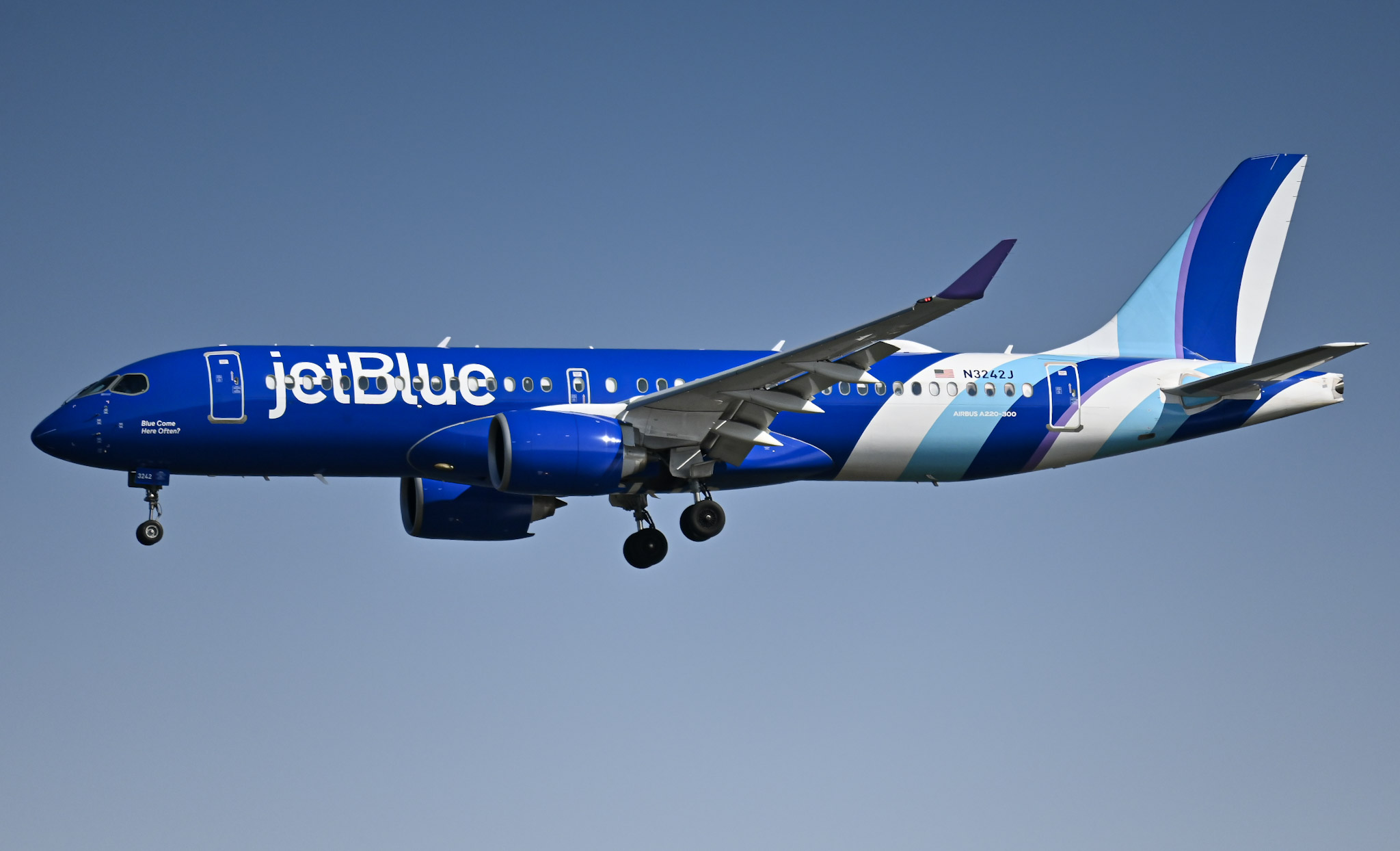 Full size: JetBlue Airways Airbus A220-300 N3242J at Ronald Reagan National Airport