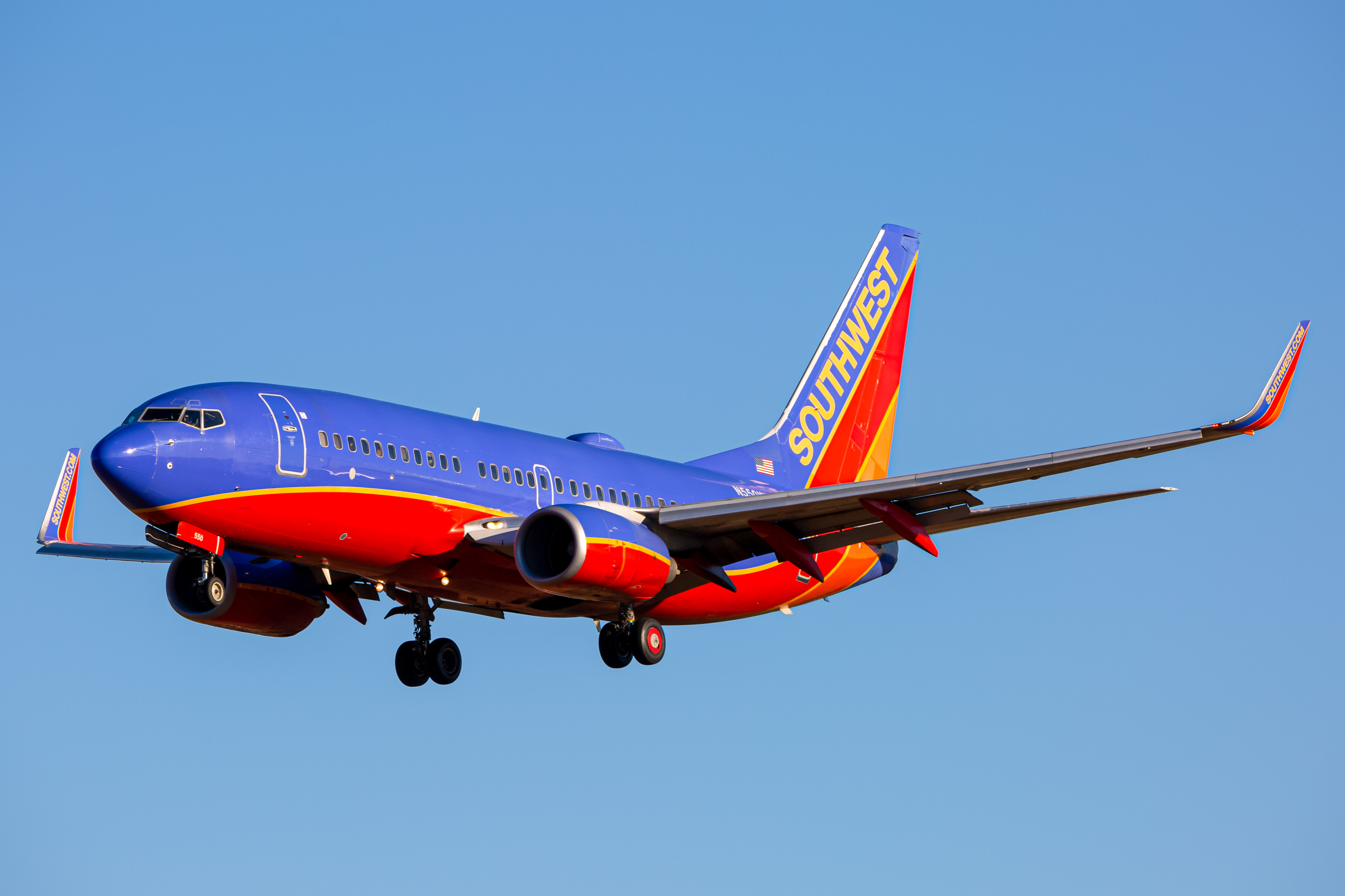 Full size: Southwest Airlines Boeing 737-700 N550WN at Baltimore/Washington International Thurgood Marshall Airport