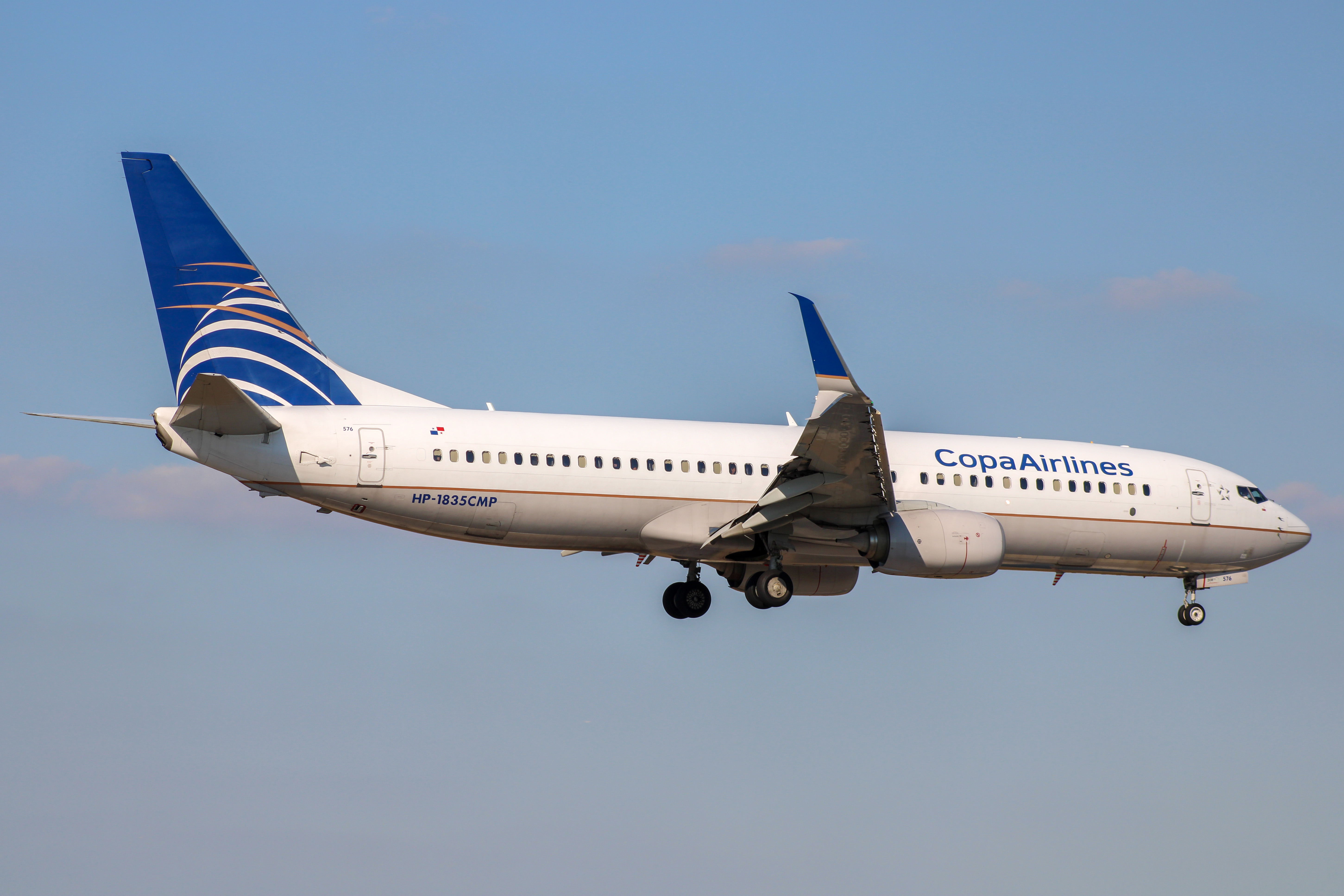 Full size: Copa Airlines Boeing 737-800 HP-1835CMP at Miami International Airport