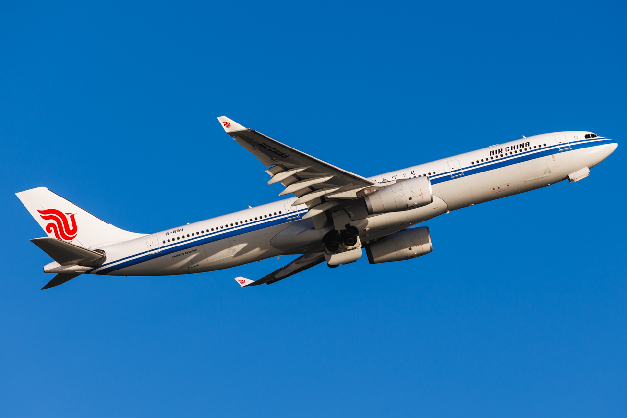 Full size: Air China Airbus A330-300 B-6511 at Hong Kong International Airport