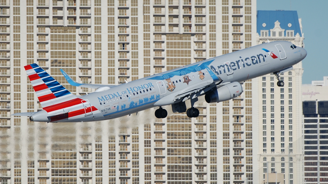 Full size: American Airlines Airbus A321-200 N167AN at 