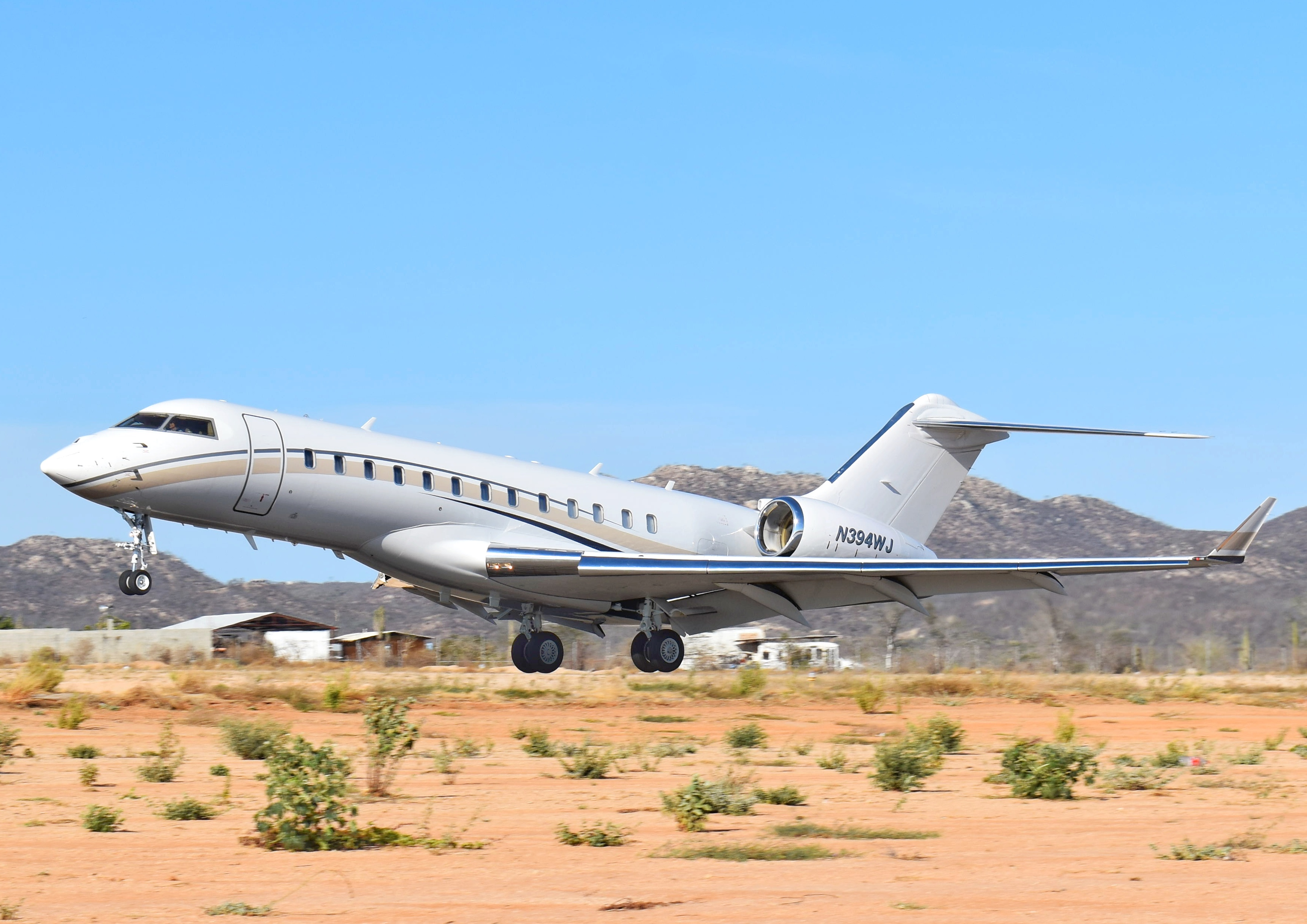 Full size: PRIVATE Bombardier Global Express N394WJ at Aeropuerto de Cabo San Lucas Internacional