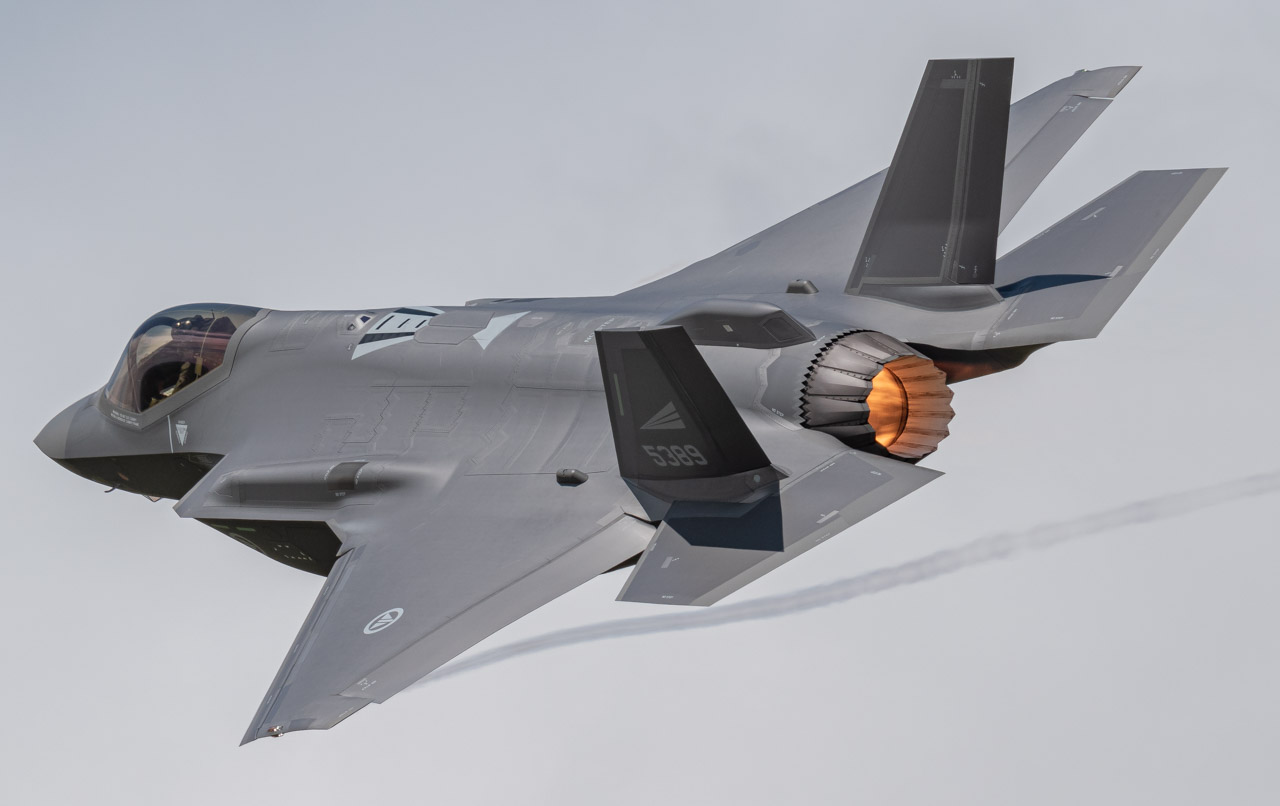Full size: Royal Norwegian Air Force Lockheed Martin F-35 Lightning 5389 at Fairford Airport