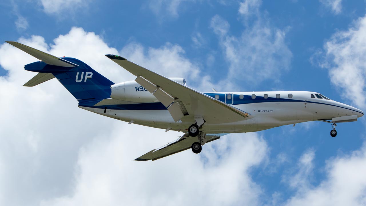 Full size: Wheels Up Cessna 750 Citation X N904UP at Moffett Federal Airfield