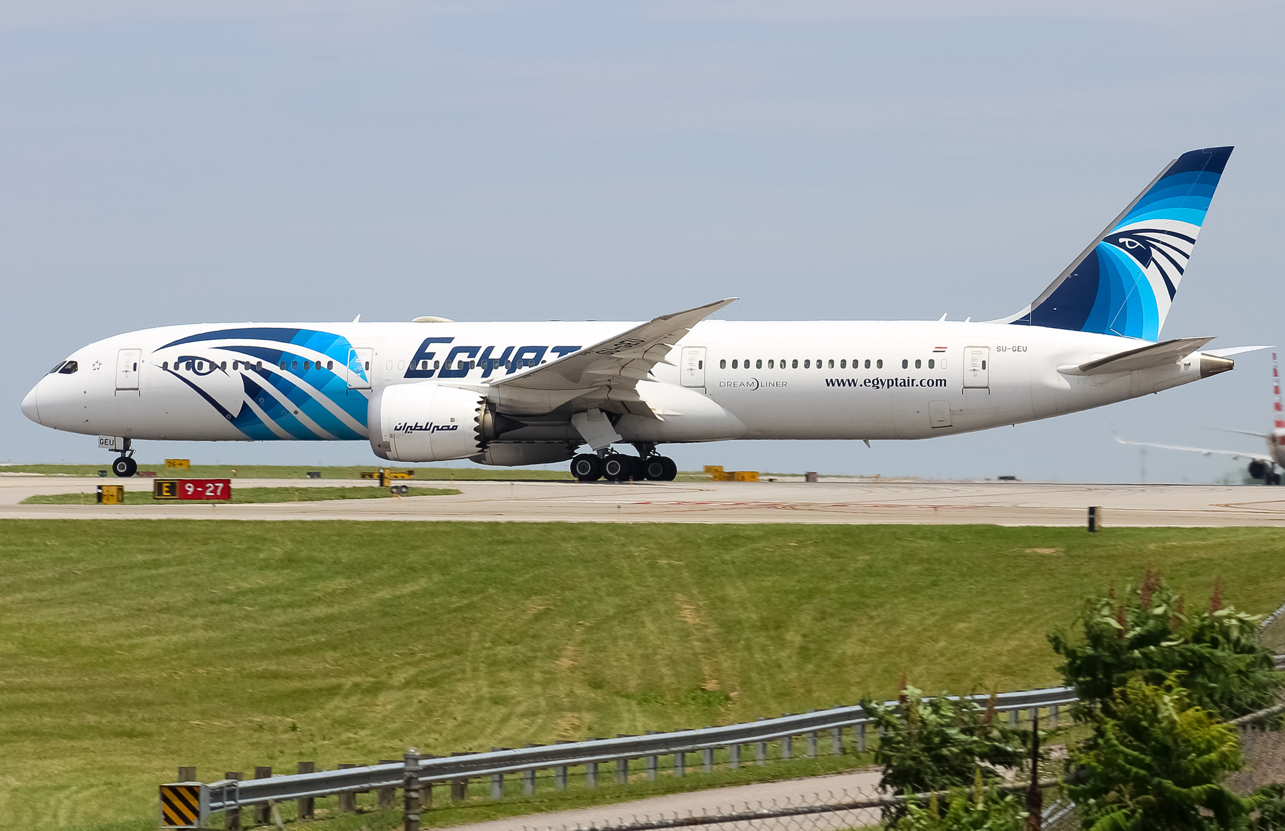 Full size: EgyptAir Boeing 787-9 SU-GEU at Cincinnati/Northern Kentucky International Airport