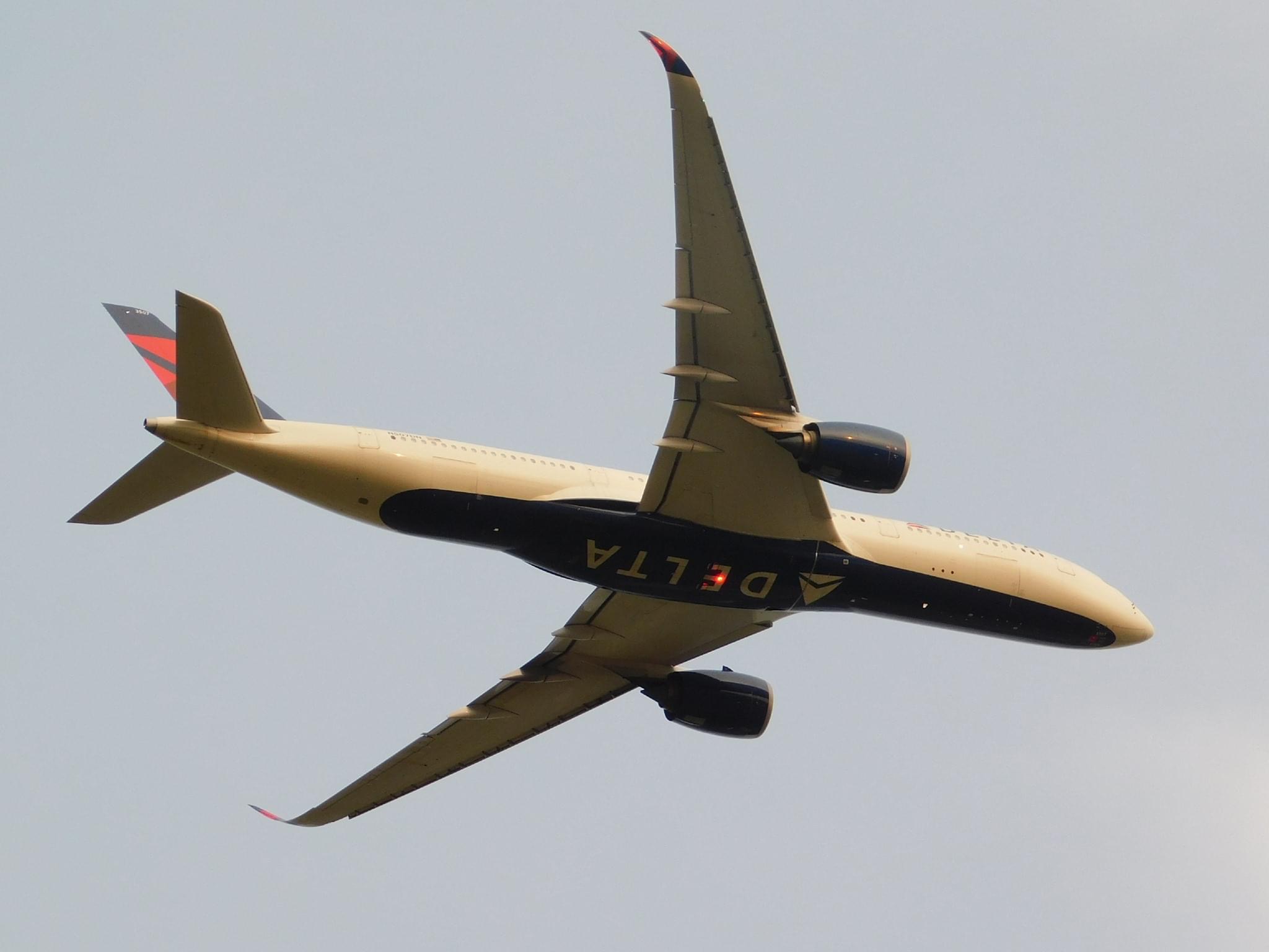 Full size: Delta Airlines Airbus A350-900 N507DN at Green Bay-Austin Straubel International Airport