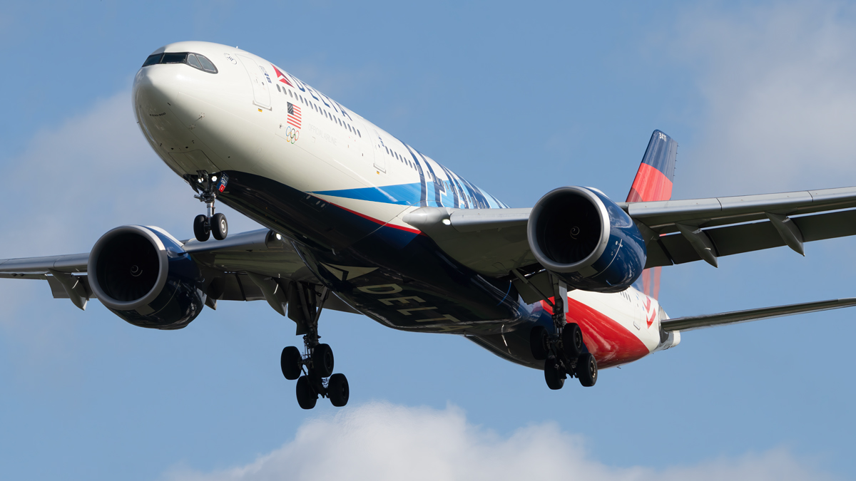 Full size: Delta Airlines Airbus A330-900 N411DX at London Heathrow International Airport