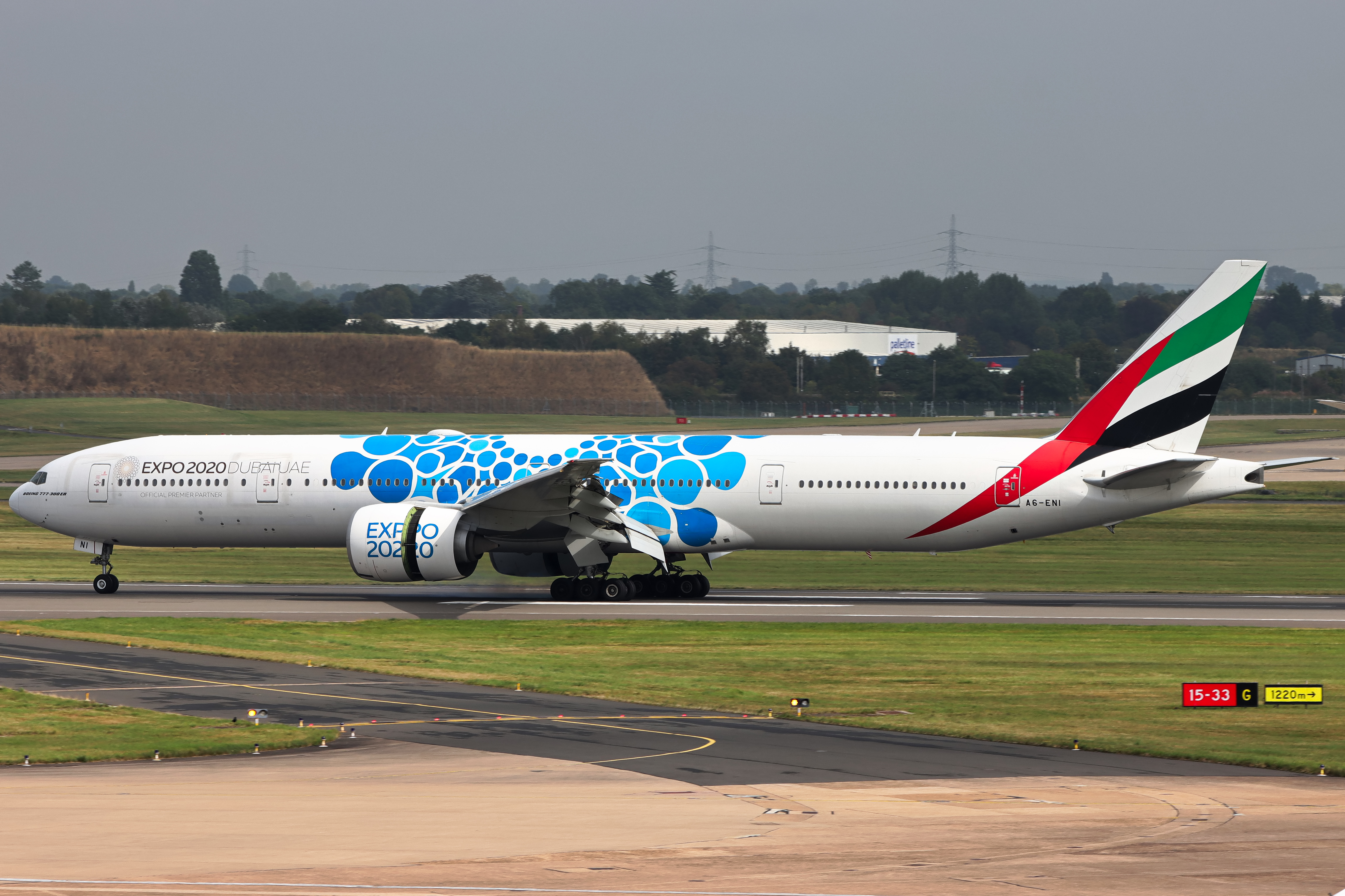 Full size: Emirates Boeing 777-300ER A6-ENI at Birmingham Airport