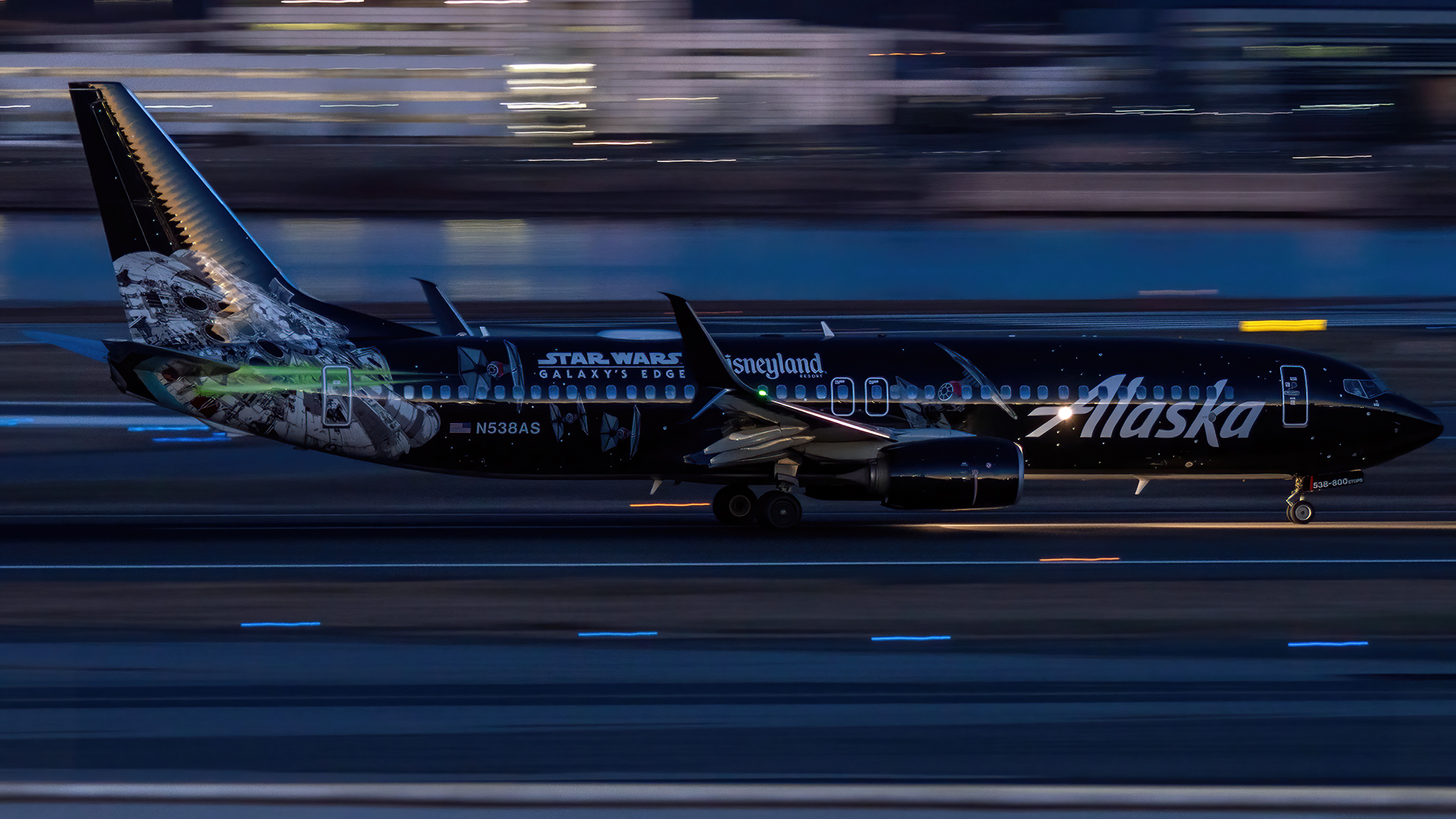 Full size: Alaska Airlines Boeing 737-800 N538AS at Ronald Reagan National Airport