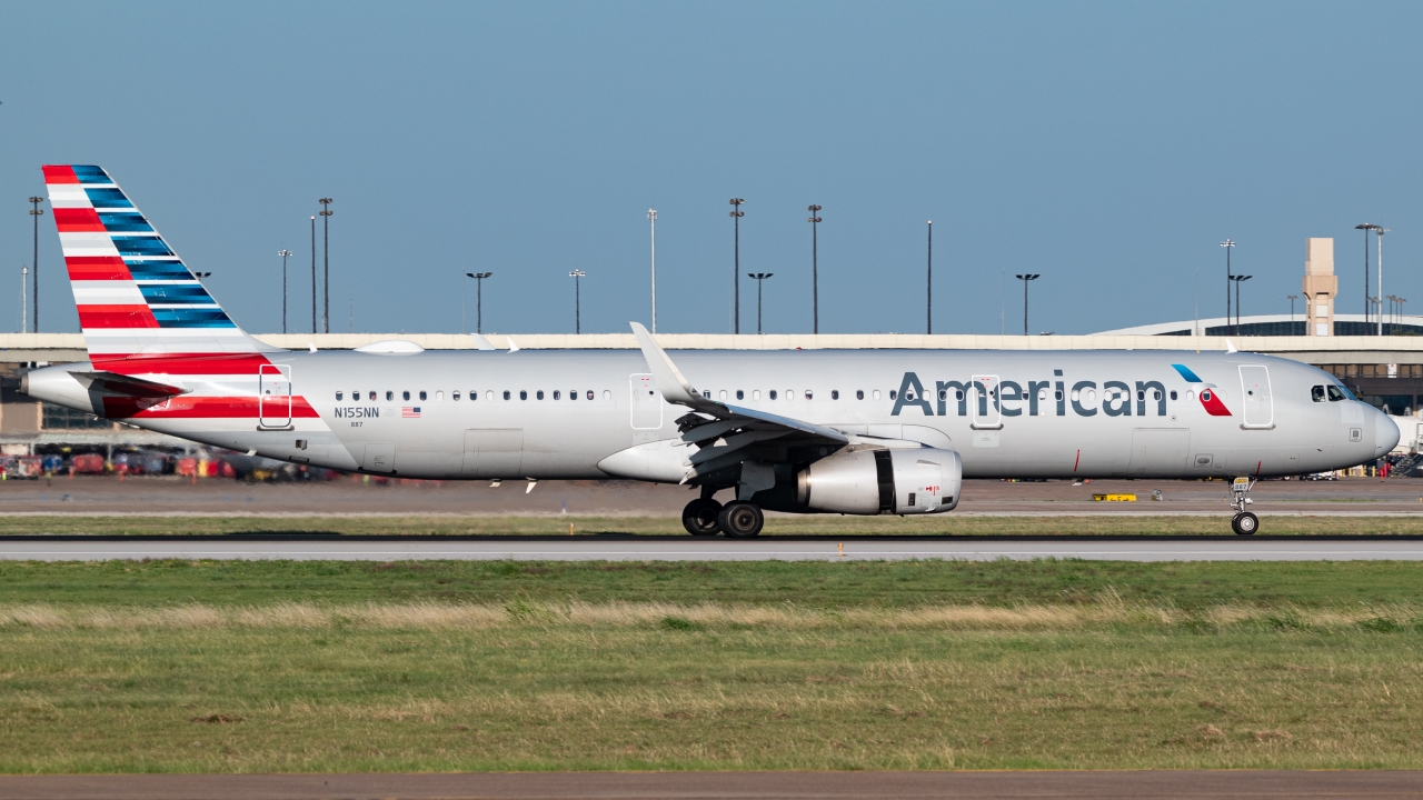 Full size: American Airlines Airbus A321-200 N155NN at Dallas-Fort Worth International Airport