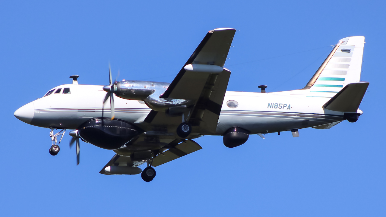Full size: Phoenix Air Grumman G-159 N185PA at Newport News/Williamsburg International Airport