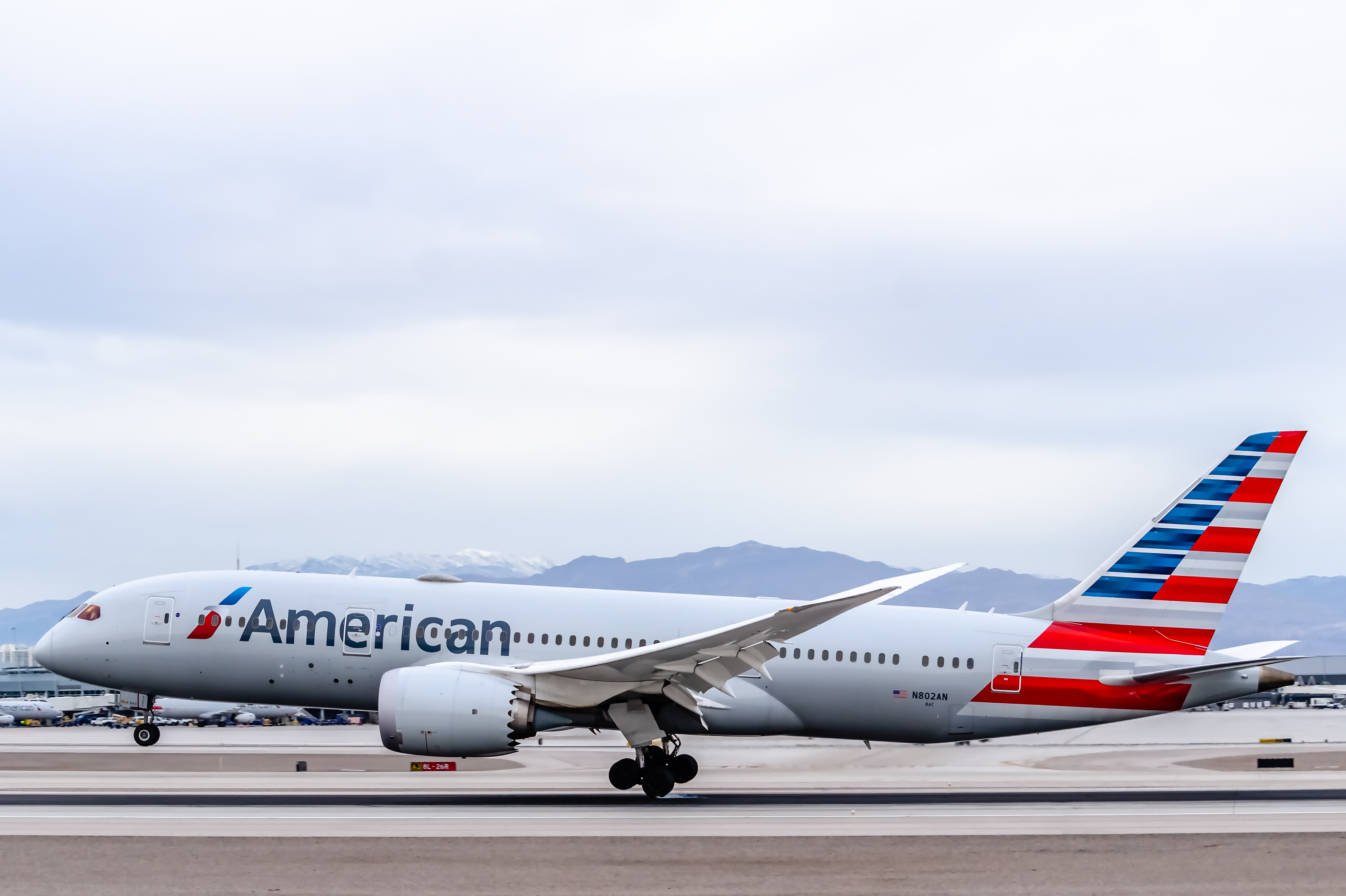 Full size: American Airlines Boeing 787-8 N802AN at Harry Reid International Airport