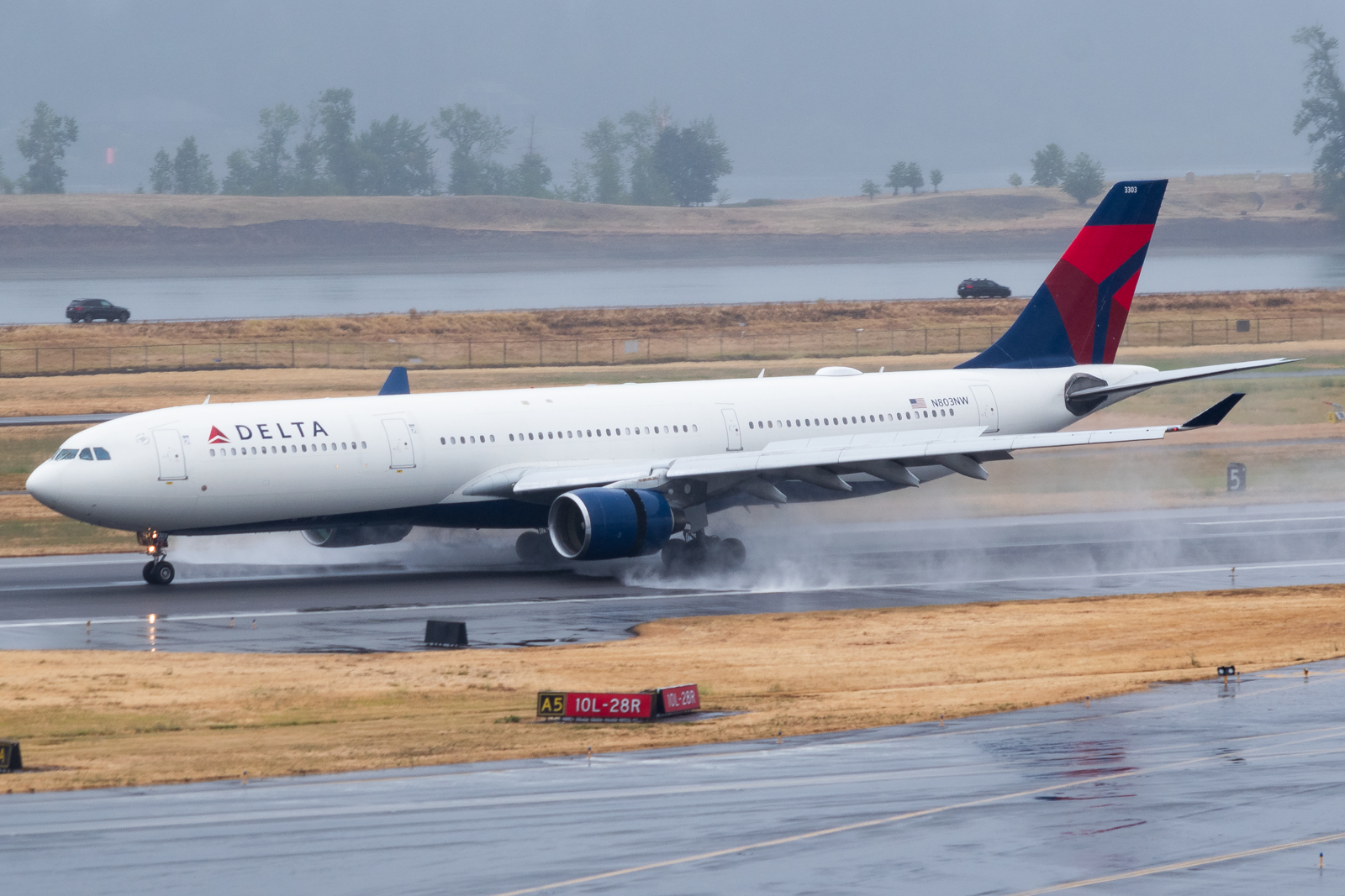 Full size: Delta Airlines Airbus A330-323 N803NW at Portland International Airport