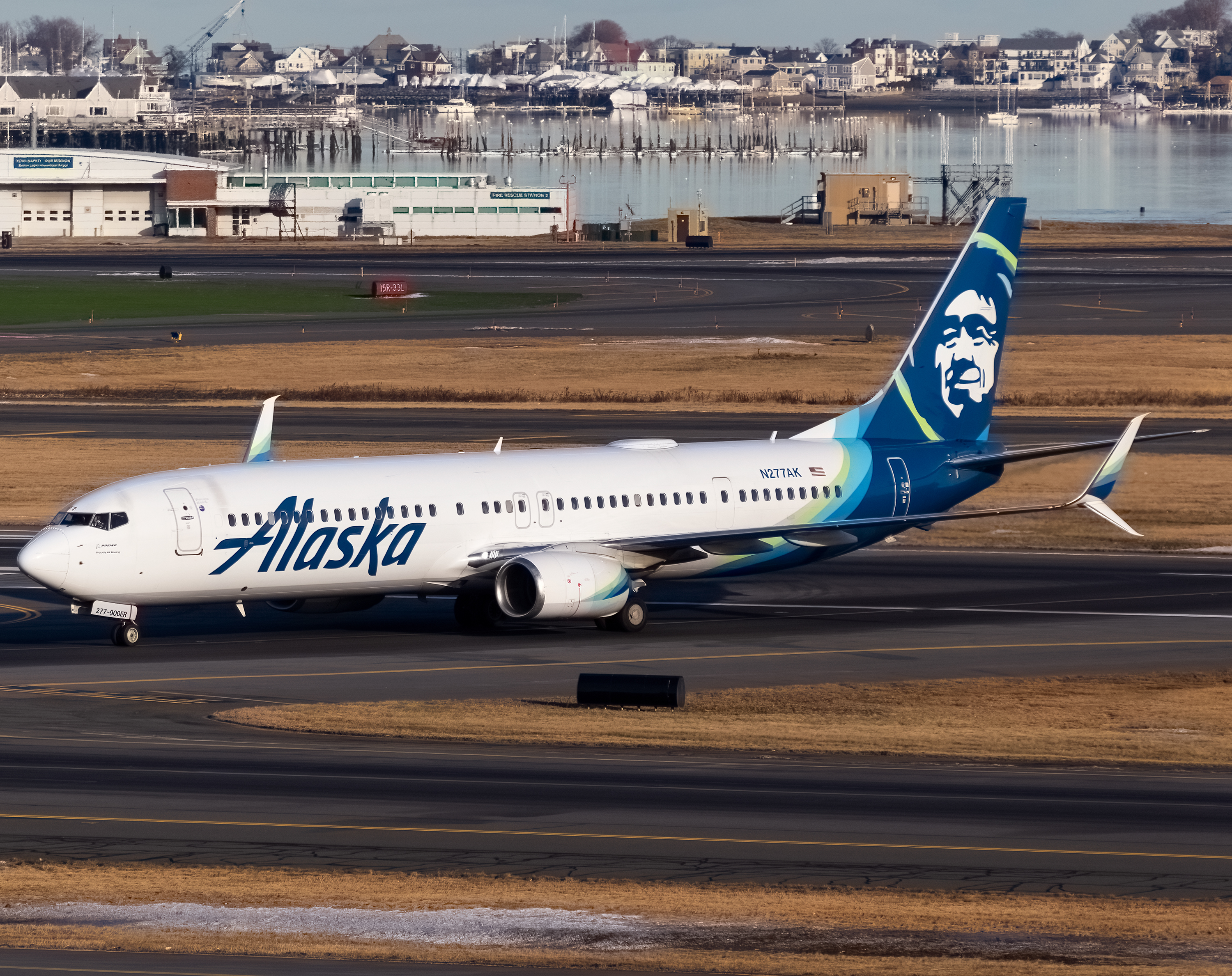 Full size: Alaska Airlines Boeing 737-900ER N277AK at General Edward Lawrence Logan International Airport