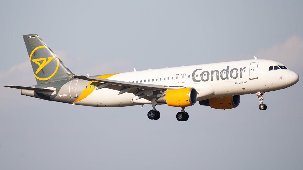 Full size: Condor Airbus A320 D-AICP at Vienna International Airport