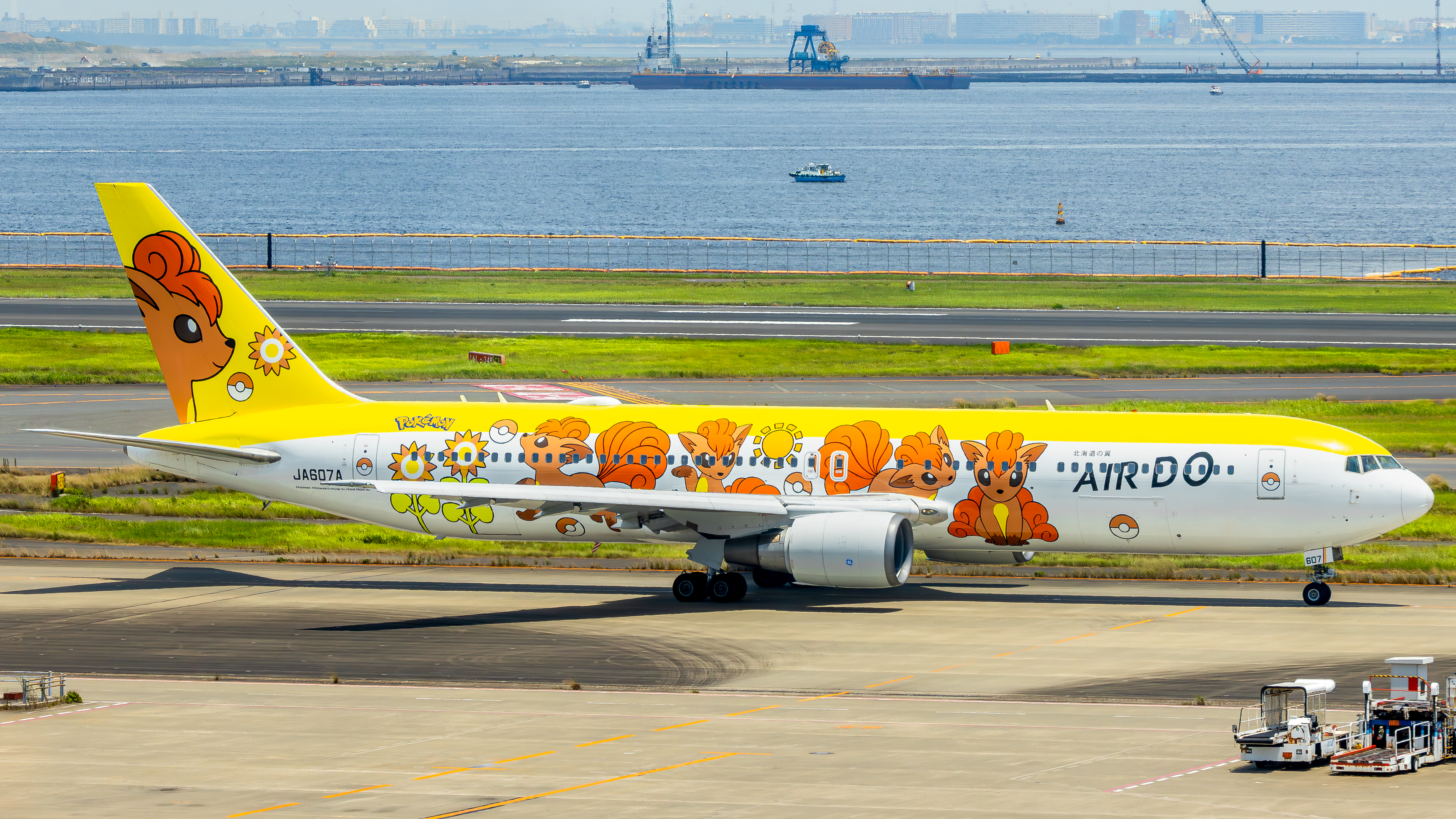 Full size: Air Do Boeing 767-300ER JA607A at Tokyo-Haneda Airport