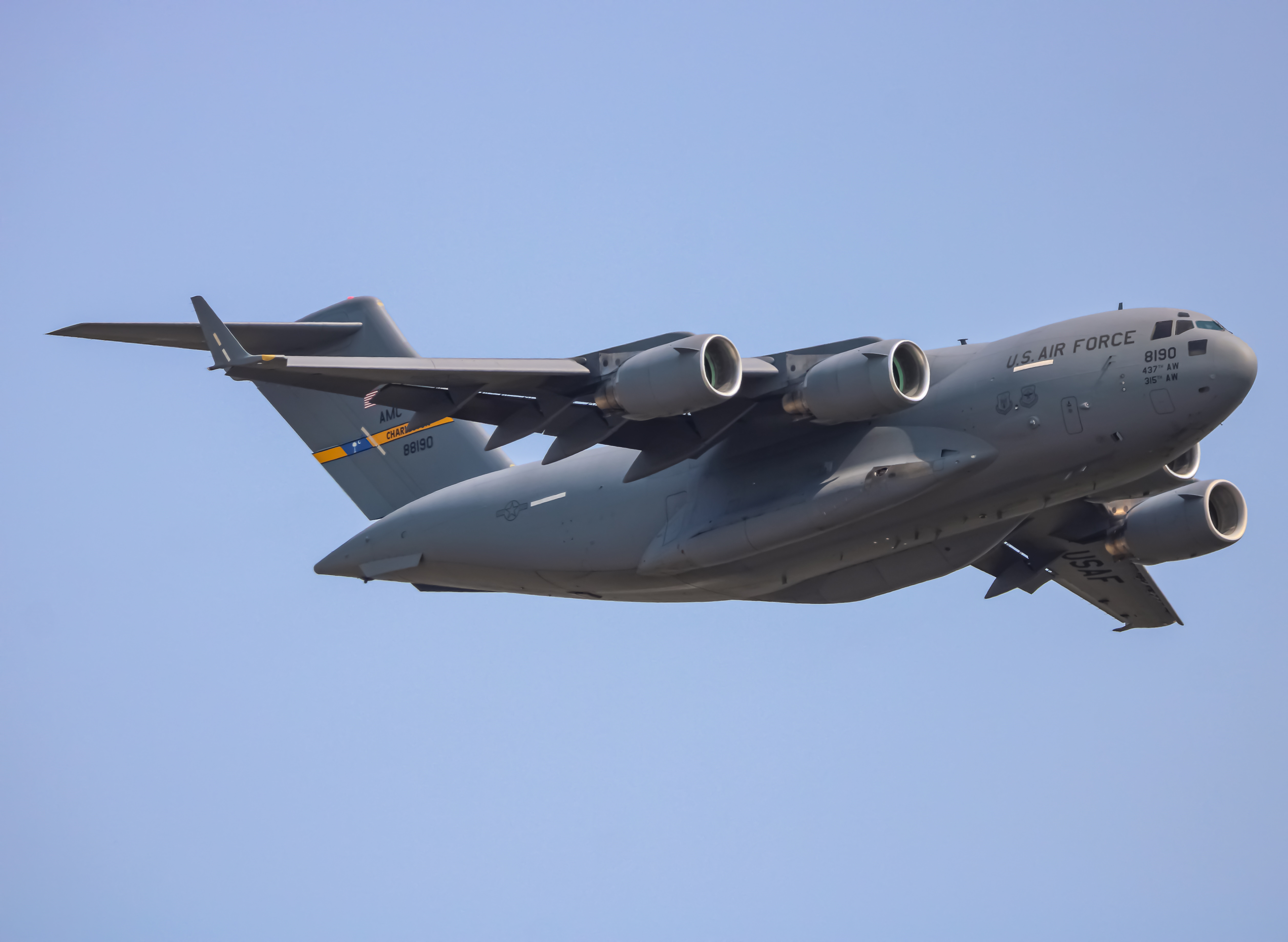 Full size: USAF - United States Air Force Boeing C-17 Globemaster III 08-8190 at Joint Base Andrews