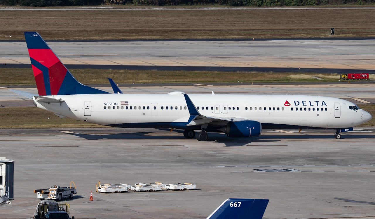 Full size: Delta Airlines Boeing 737-900ER N851DN  at Tampa International Airport