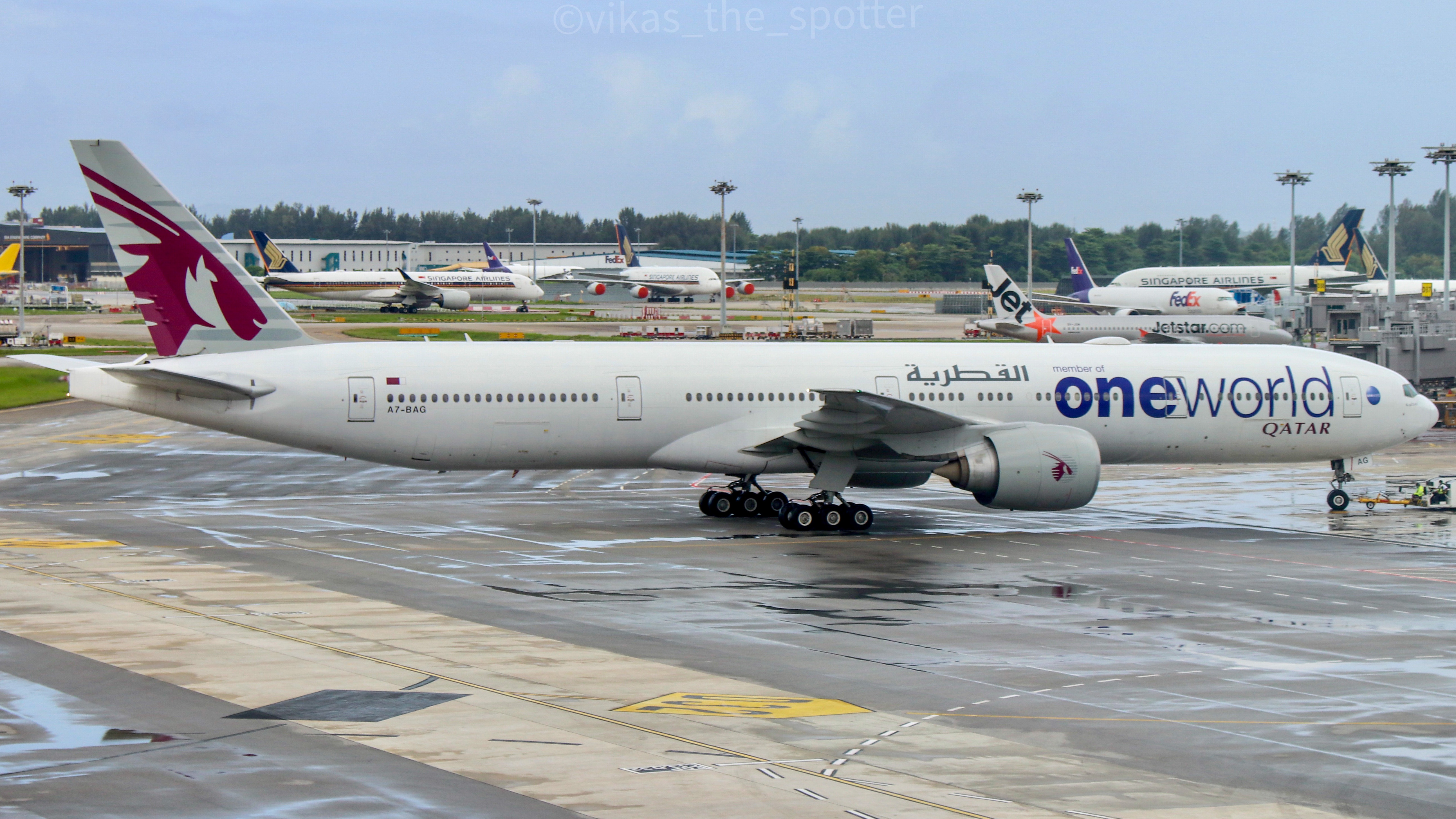 Full size: Qatar Airways Boeing 777-300ER A7-BAG at Singapore-Changi Airport