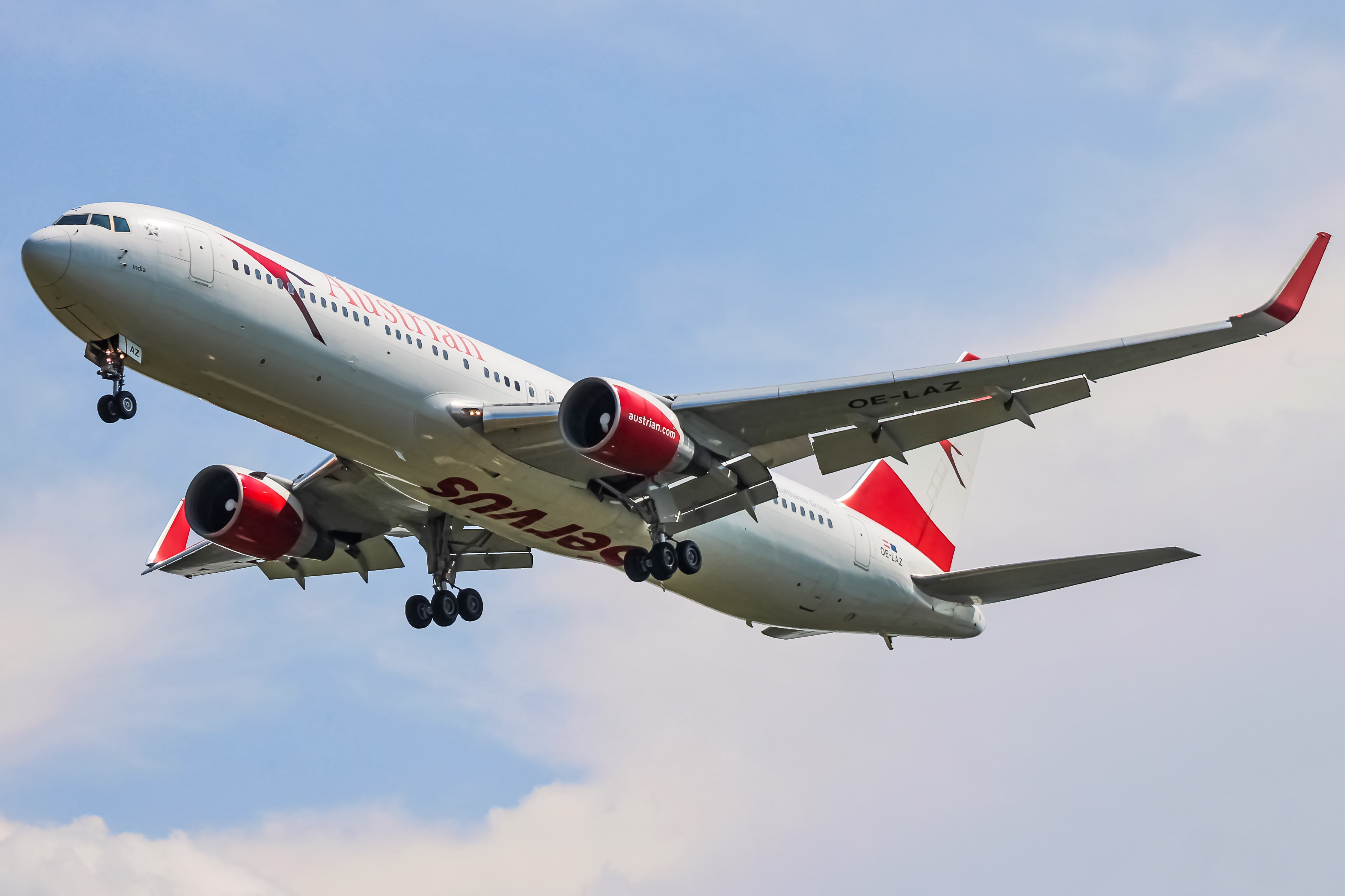Full size: Austrian Airlines Boeing 767-300ER OE-LAZ at Washington Dulles International Airport
