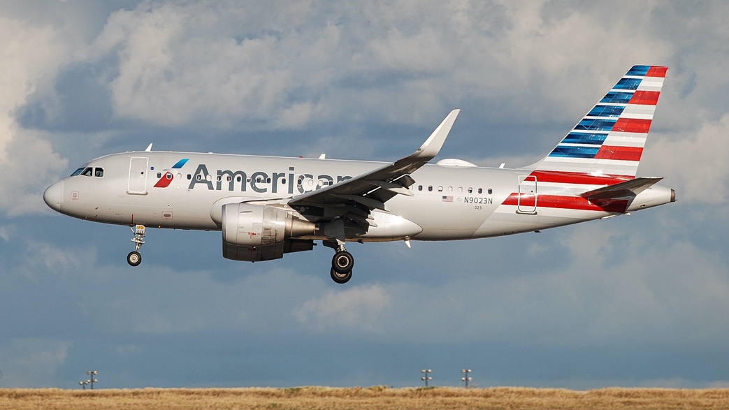 Full size: American Airlines Airbus A319 N9023N at Dallas-Fort Worth International Airport